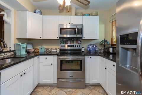 Condo For Sale - 48 Woods Way<br/> Litchfield County, Woodbury, CT 06798
