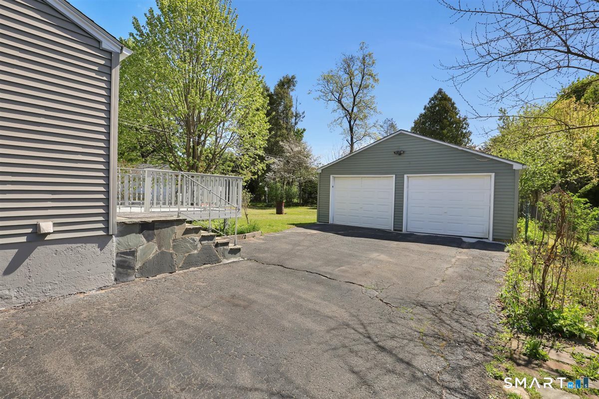 7 Mohawk Drive