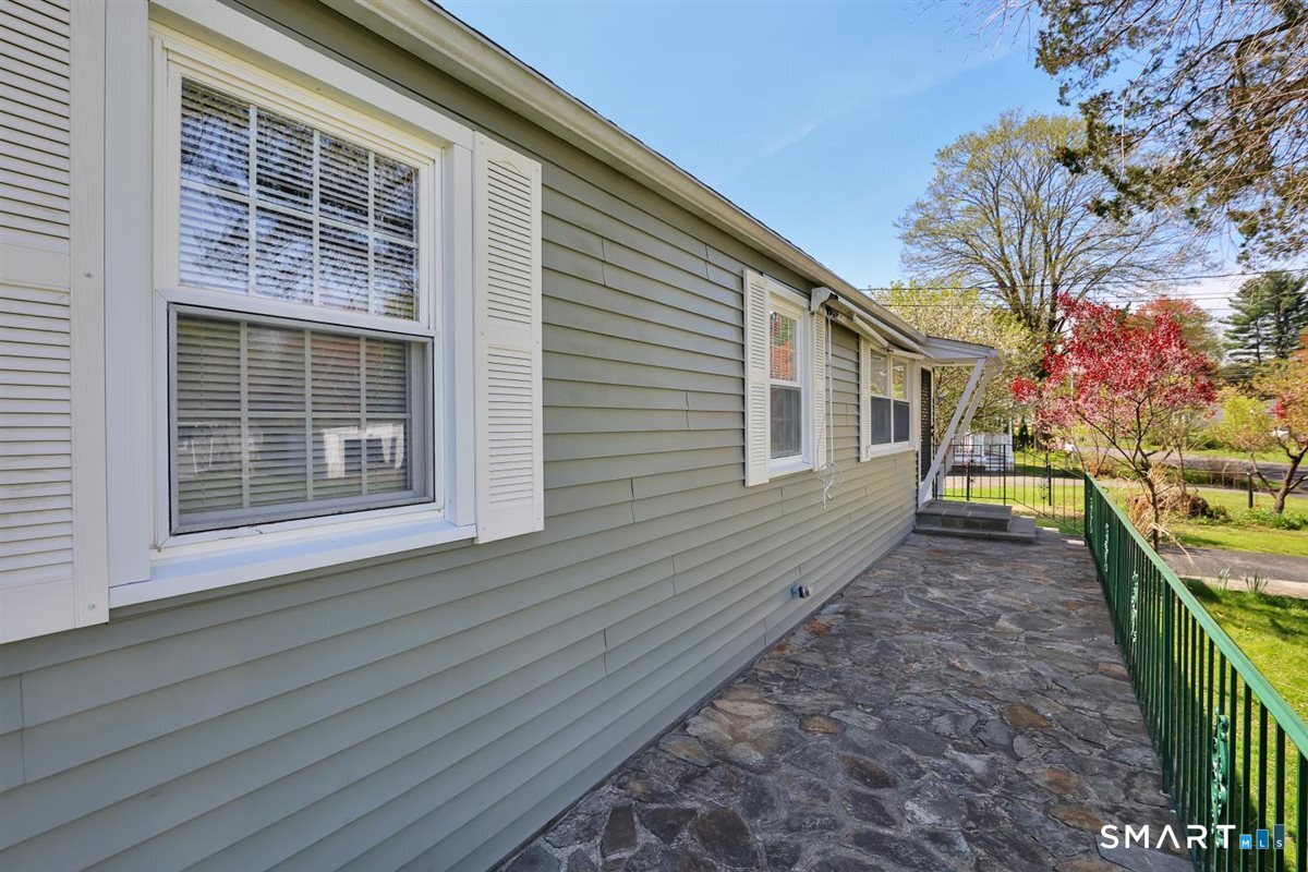 7 Mohawk Drive
