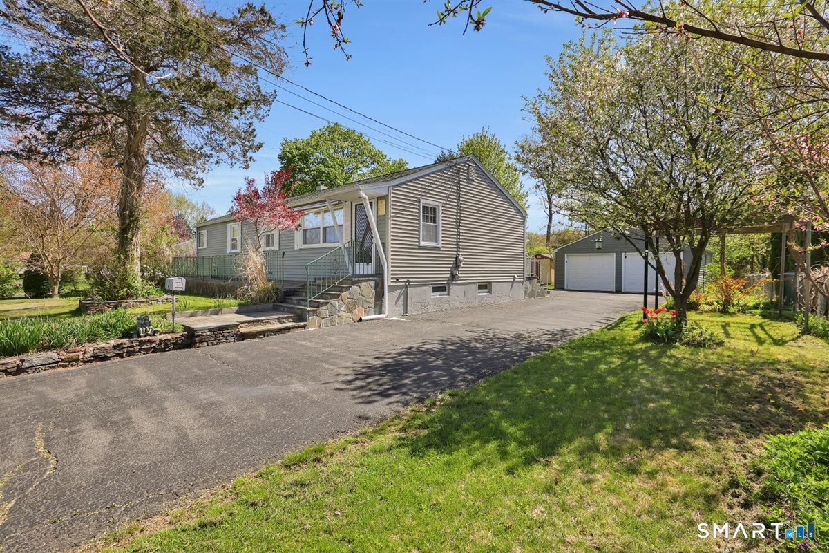 7 Mohawk Drive