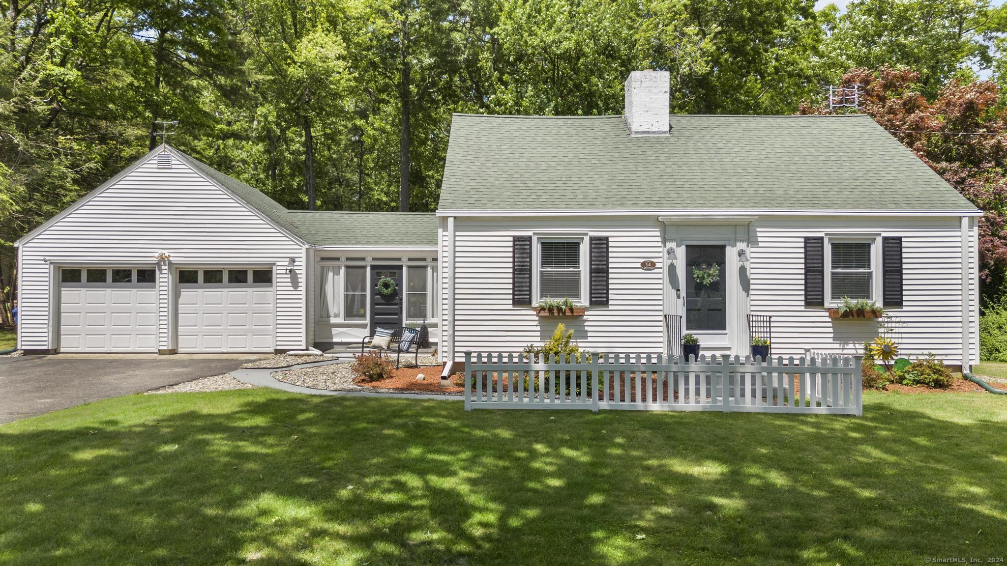 Property for Sale at 14 Woodside Circle, Simsbury, Connecticut - Bedrooms: 4 
Bathrooms: 2 
Rooms: 6  - $375,000