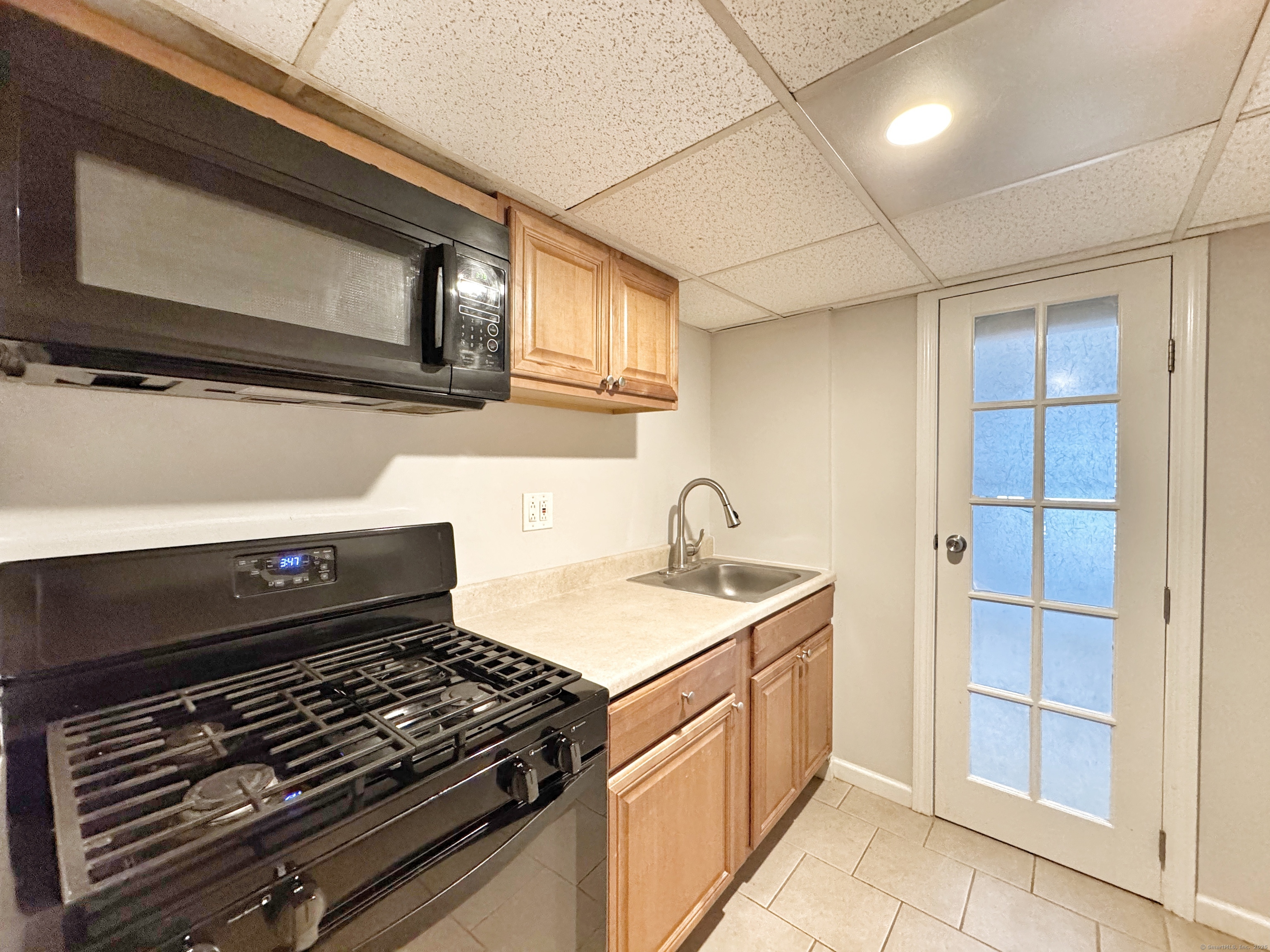 Rental Property at Harbor Avenue 14, Norwalk, Connecticut - Bedrooms: 1 
Bathrooms: 1 
Rooms: 3  - $1,495 MO.