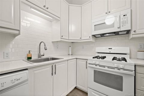 Tiny photo for 48 Olcott Way #48, Ridgefield, CT 06877 (MLS # 24155497)