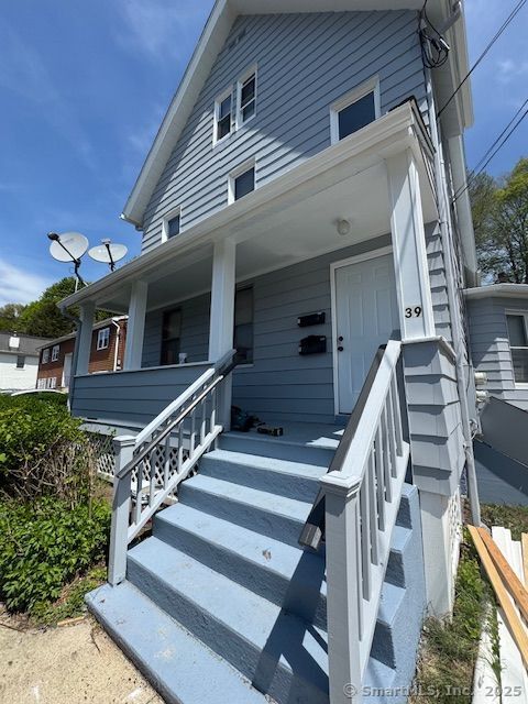 Bank Street 2, Derby, Connecticut - 4 Bedrooms  
2 Bathrooms  
11 Rooms - 
