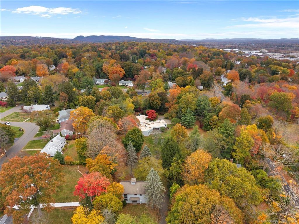 Photo of 780 Hartford Turnpike, Hamden, CT 06517 (MLS # 24137260)