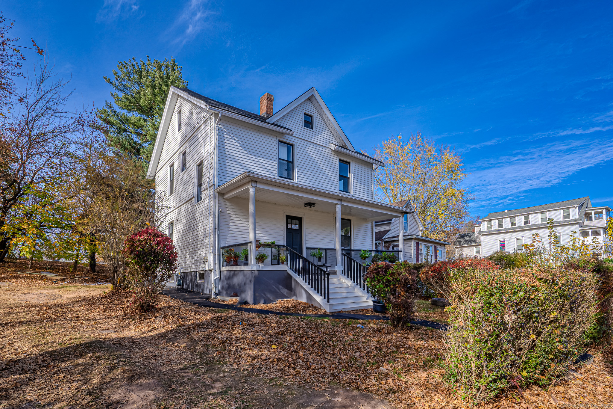 Oak Street, Meriden, Connecticut - 3 Bedrooms  
2 Bathrooms  
7 Rooms - 