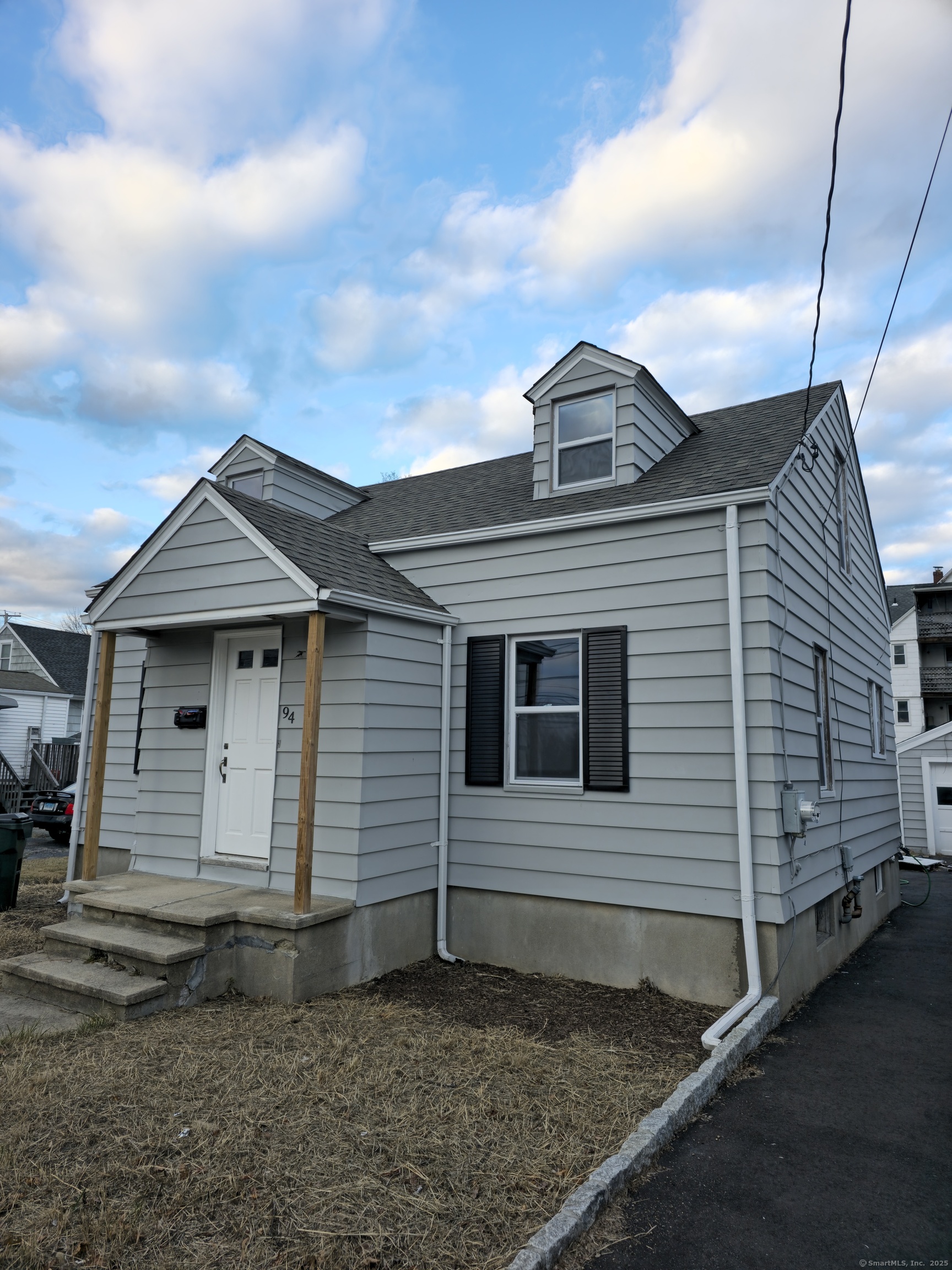 Harris Street, Fairfield, Connecticut - 3 Bedrooms  
3 Bathrooms  
8 Rooms - 