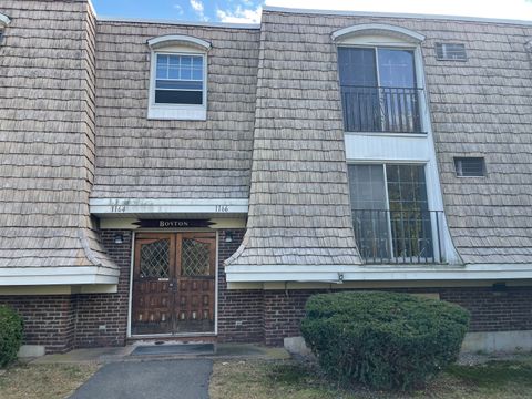 Photo of 1166 Middle Turnpike W #APT B1, Manchester, CT 06040 (MLS # 24135735)