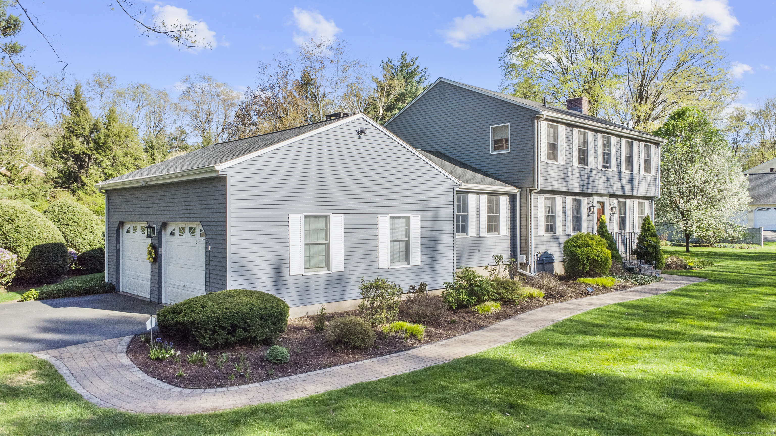 Property for Sale at Old Farms Road, Simsbury, Connecticut - Bedrooms: 4 
Bathrooms: 3 
Rooms: 9  - $575,000