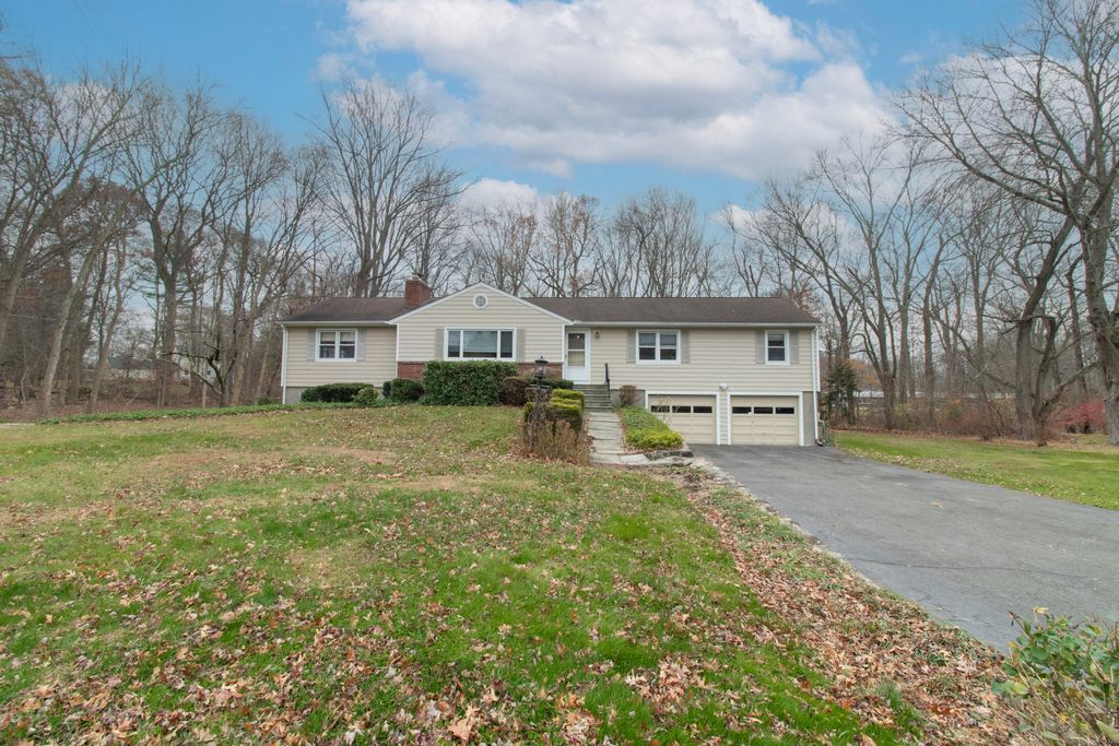 Photo for 306 Hawthorne Lane, Orange, CT 06477 (MLS # 24140032)
