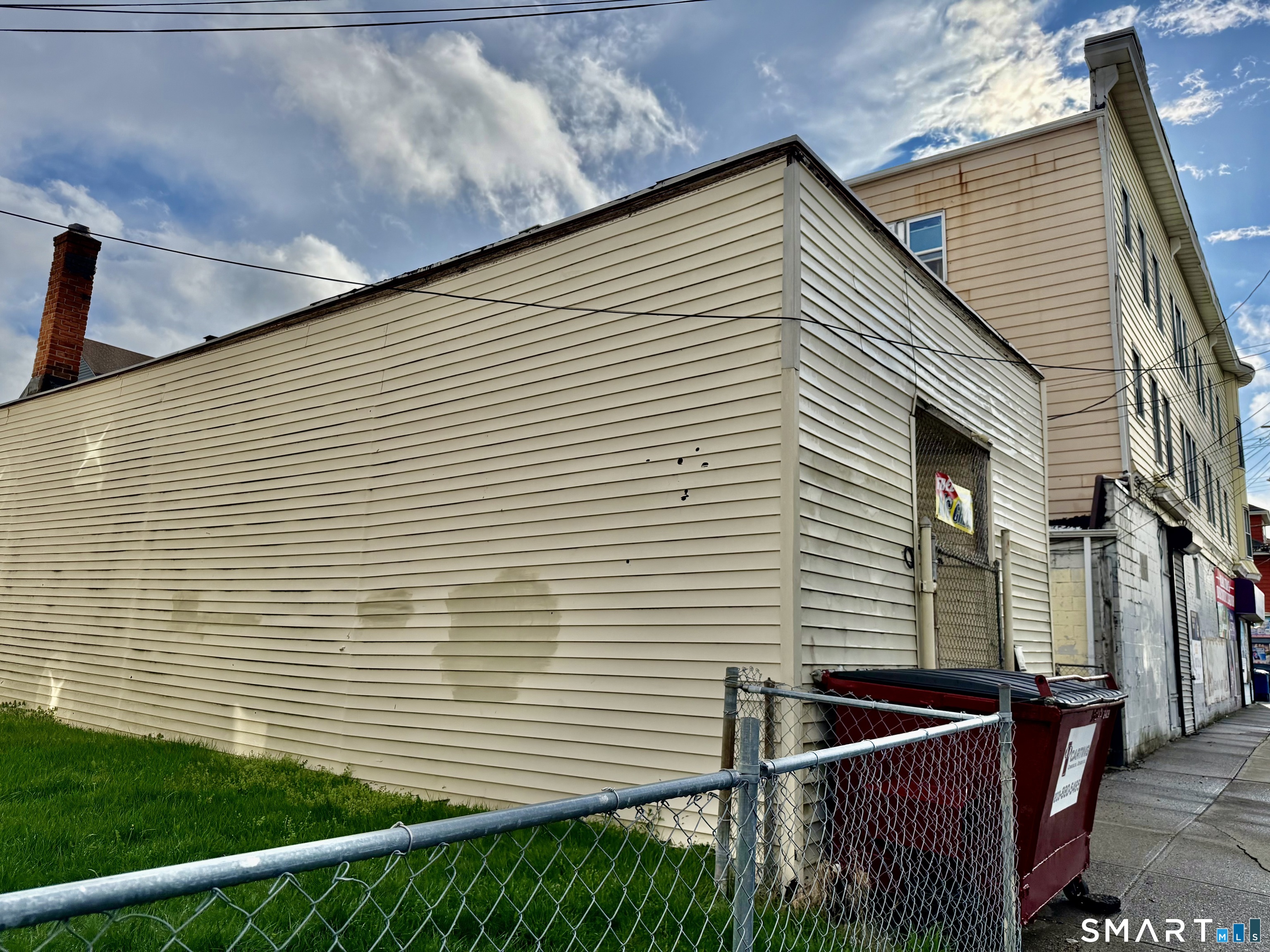 1368-1370 East Main Street