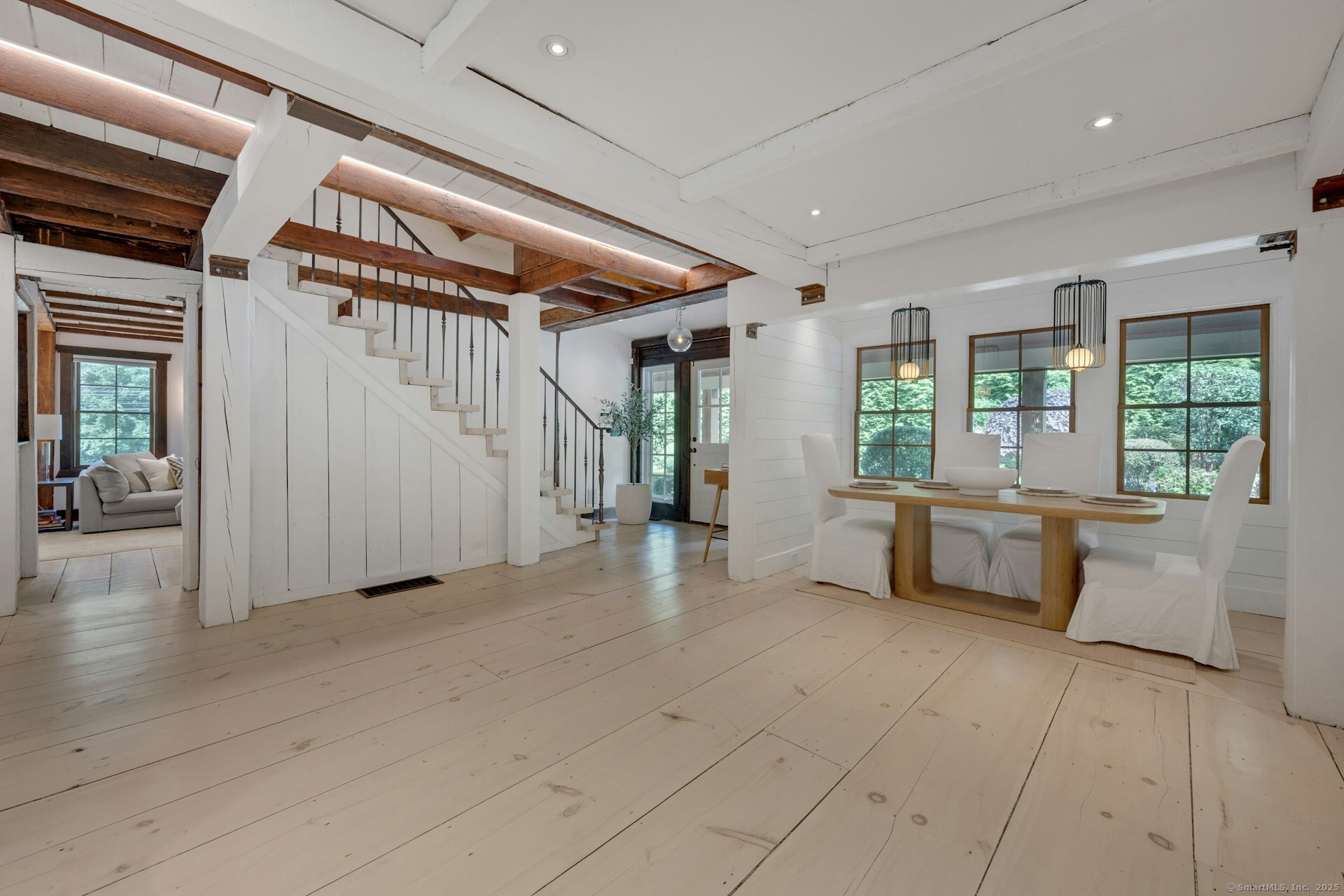 2024 Stratfield Road