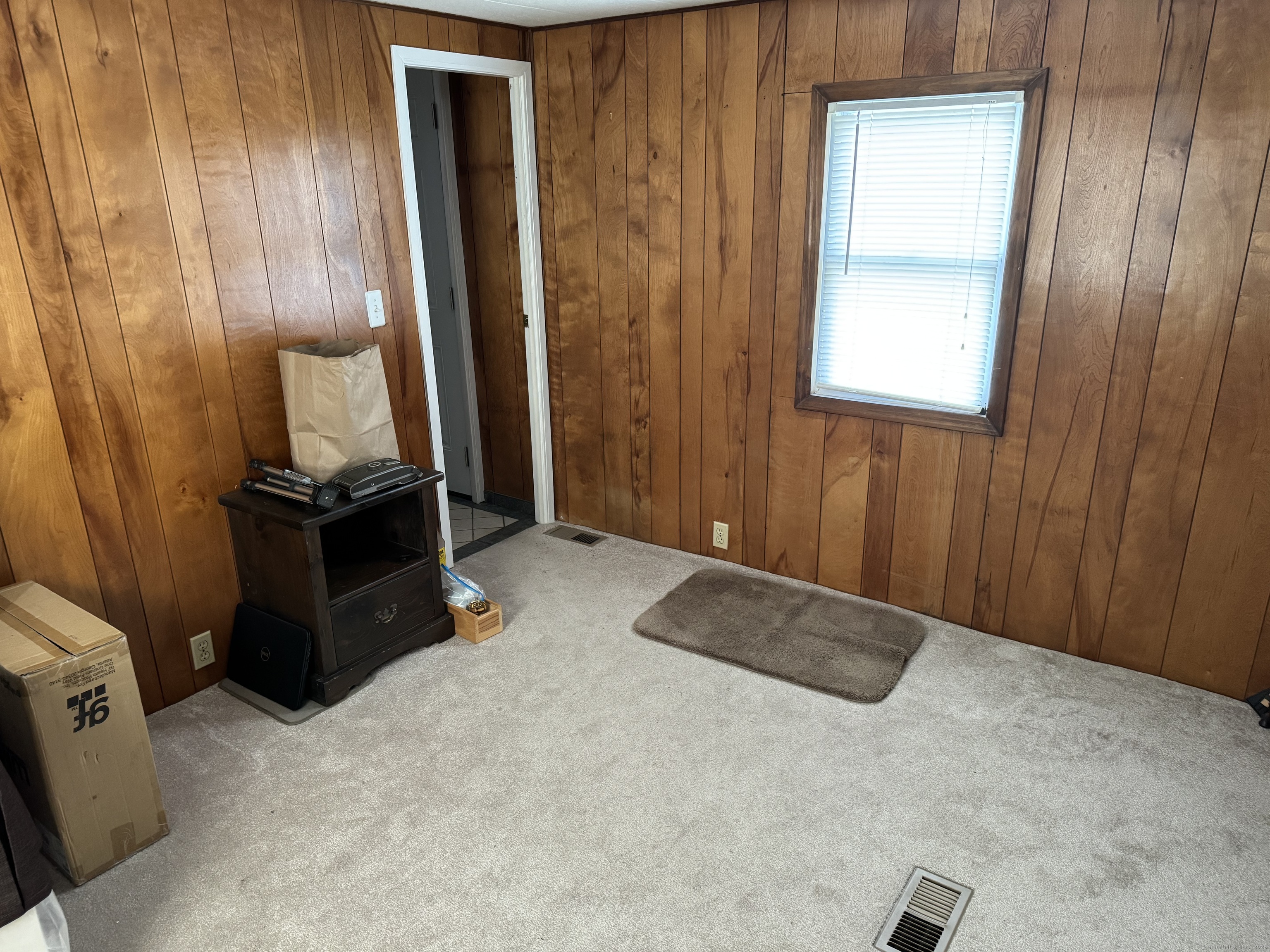 Shelton, Connecticut 06484, United States, 2 Bedrooms Bedrooms, ,1 BathroomBathrooms,Residential,Pending,160279