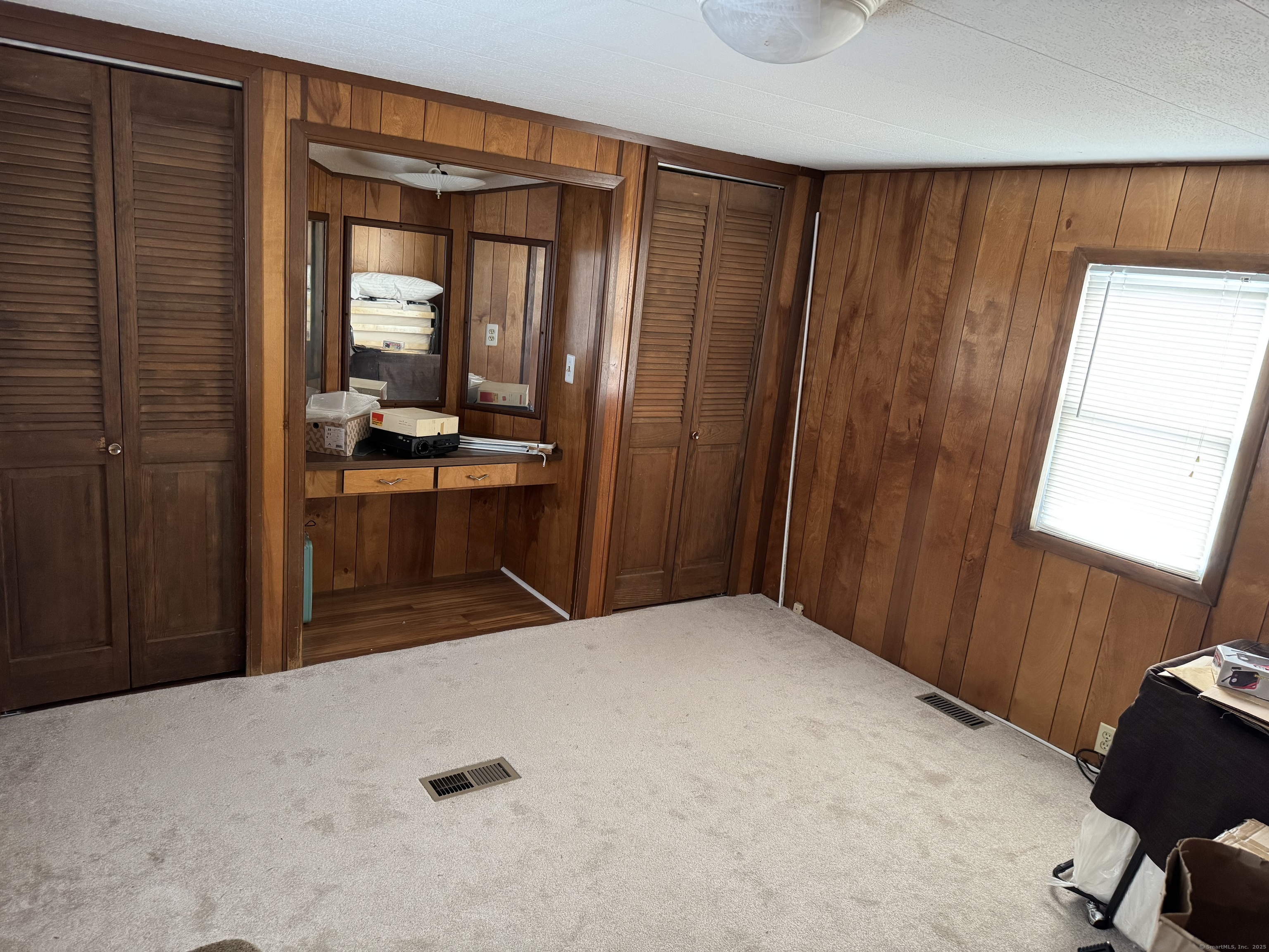 Shelton, Connecticut 06484, United States, 2 Bedrooms Bedrooms, ,1 BathroomBathrooms,Residential,Pending,160279