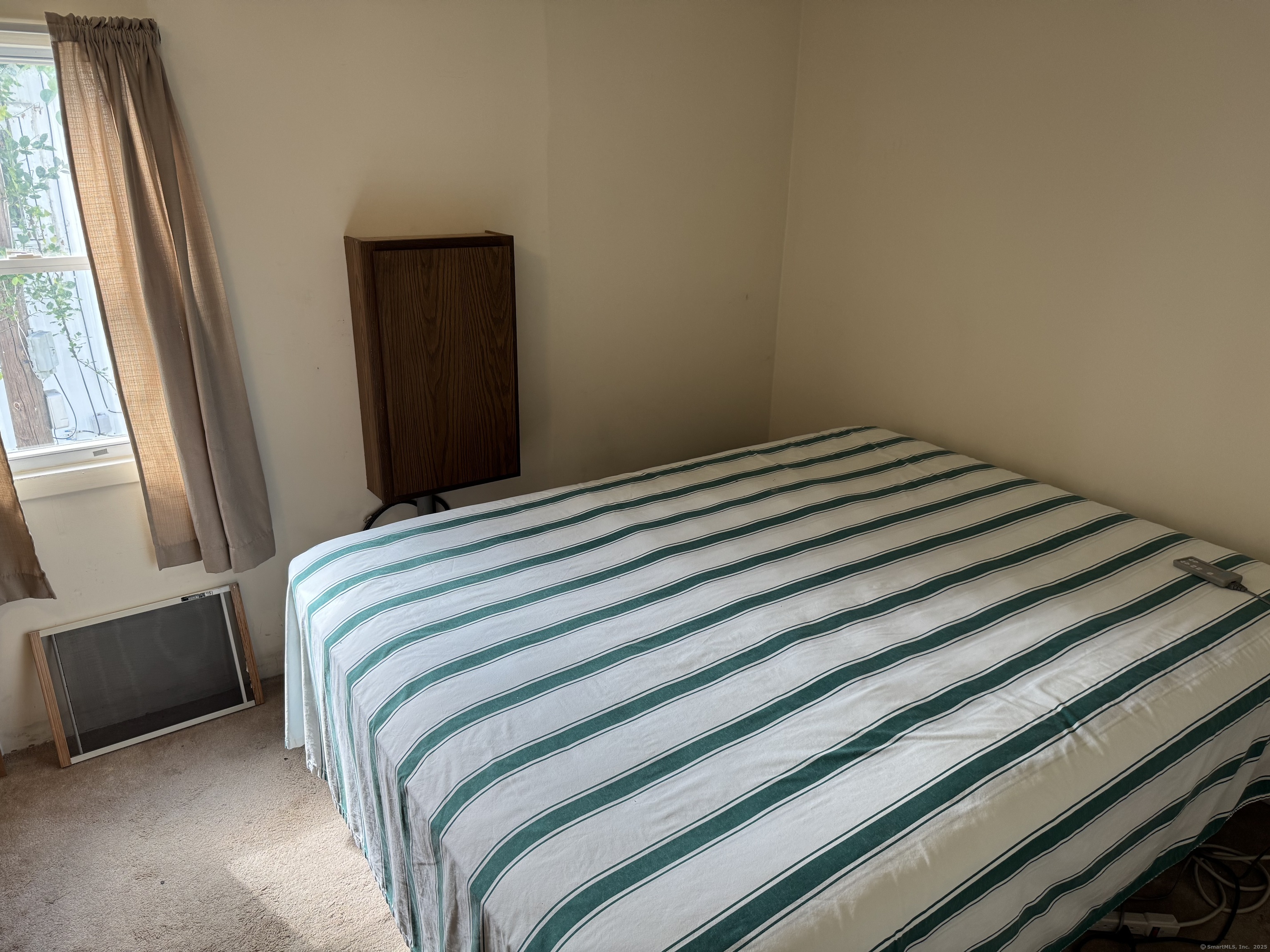 Shelton, Connecticut 06484, United States, 2 Bedrooms Bedrooms, ,1 BathroomBathrooms,Residential,Pending,160279