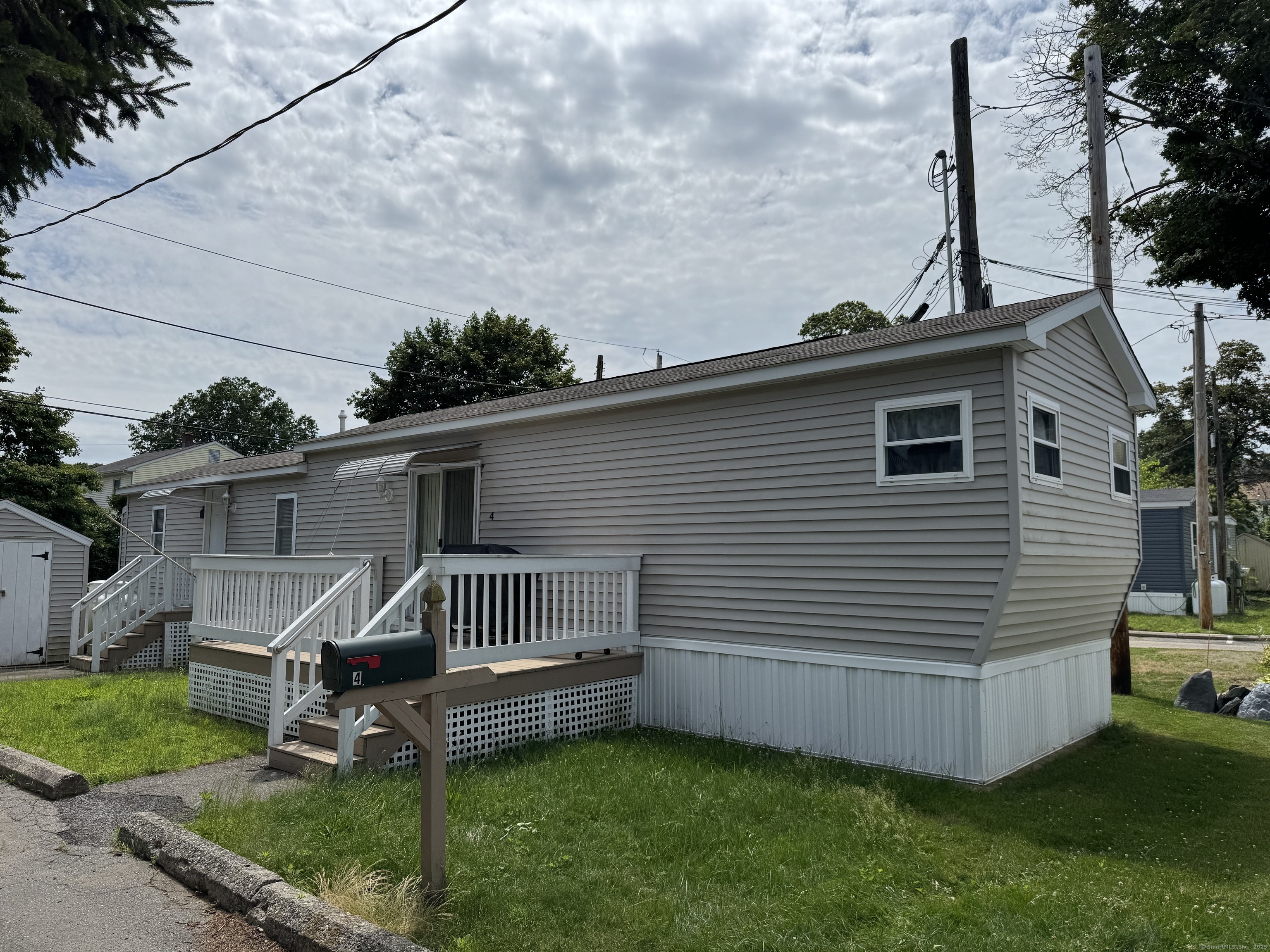 Shelton, Connecticut 06484, United States, 2 Bedrooms Bedrooms, ,1 BathroomBathrooms,Residential,Pending,160279