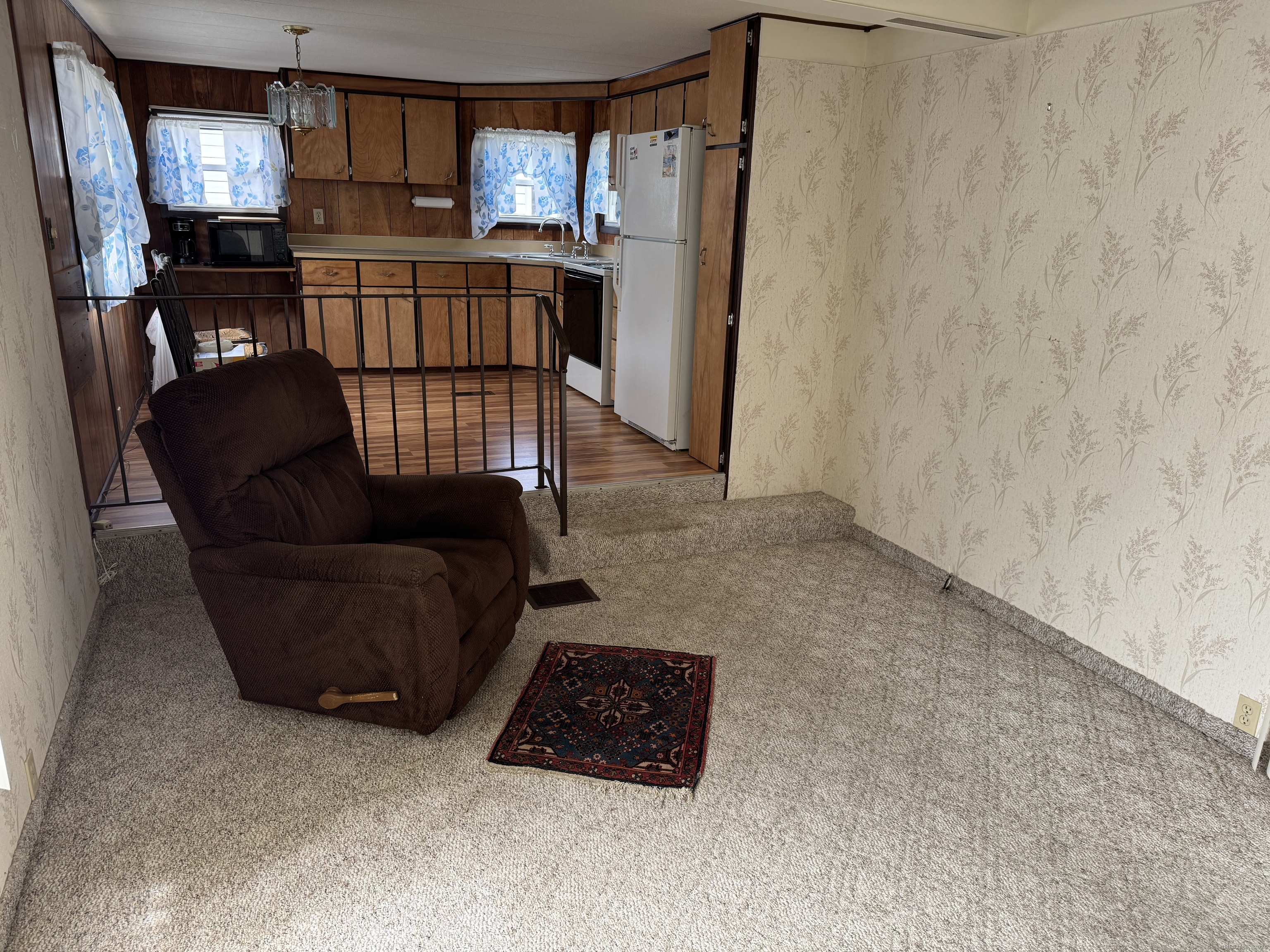 Shelton, Connecticut 06484, United States, 2 Bedrooms Bedrooms, ,1 BathroomBathrooms,Residential,Pending,160279