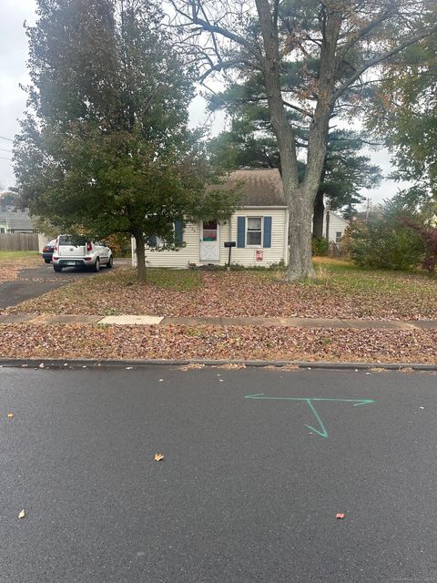 Homes For Sale - 135 Handel Road<br/> Hartford County, East Hartford, CT 06118