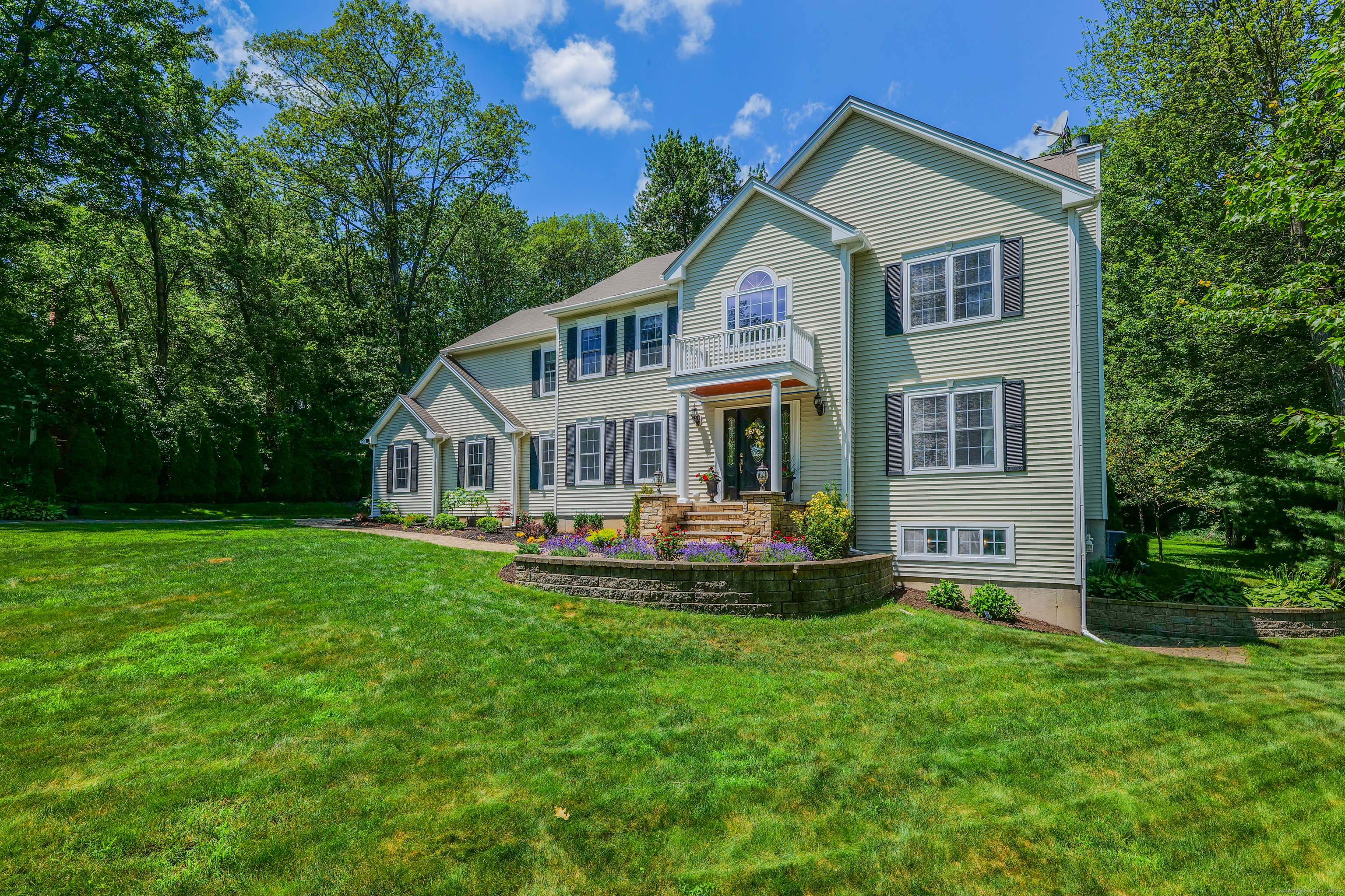 66 Warren Glen