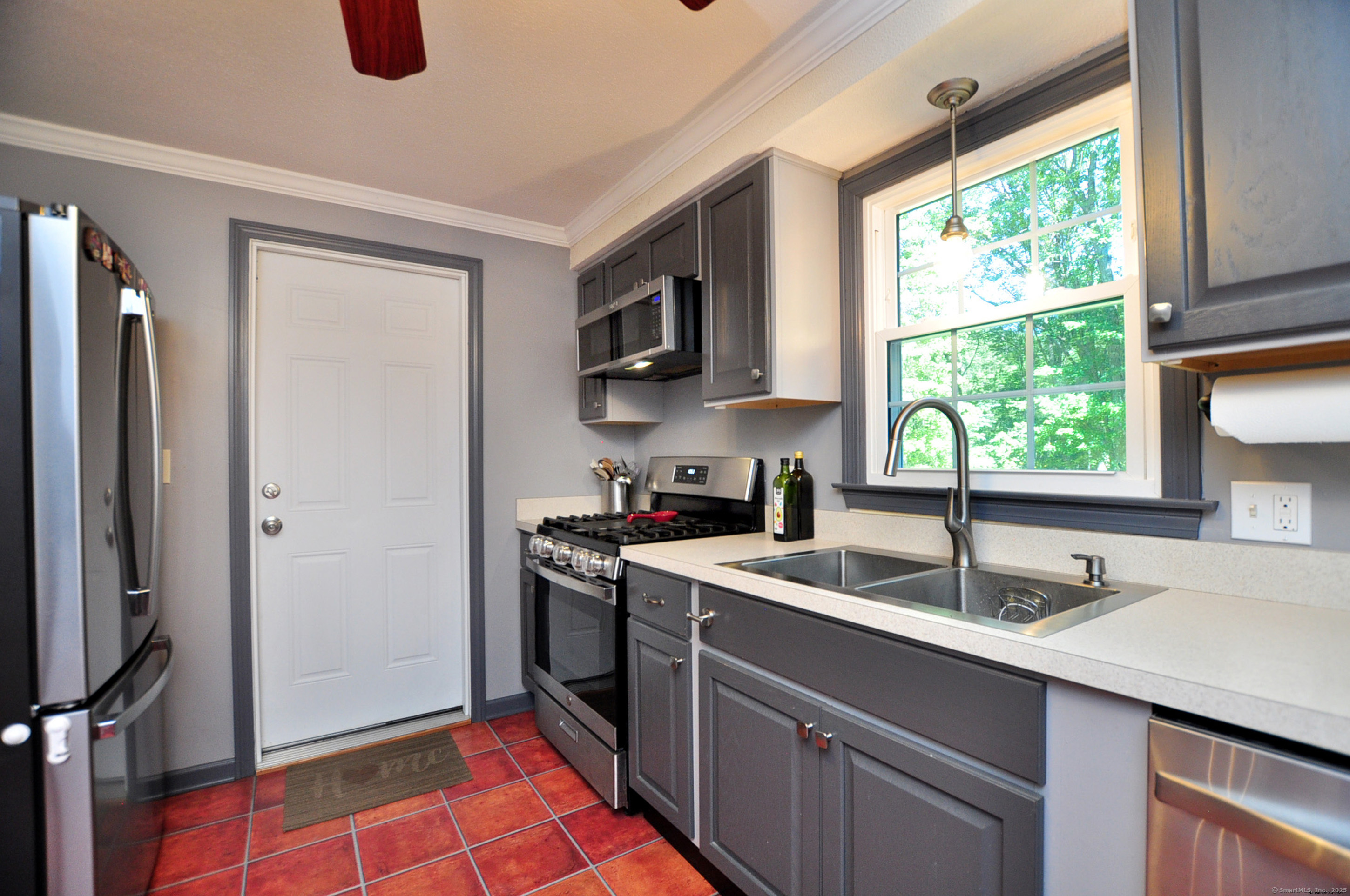 New Hartford, Connecticut 06057, United States, 4 Bedrooms Bedrooms, ,2 BathroomsBathrooms,Residential,Pending,205248