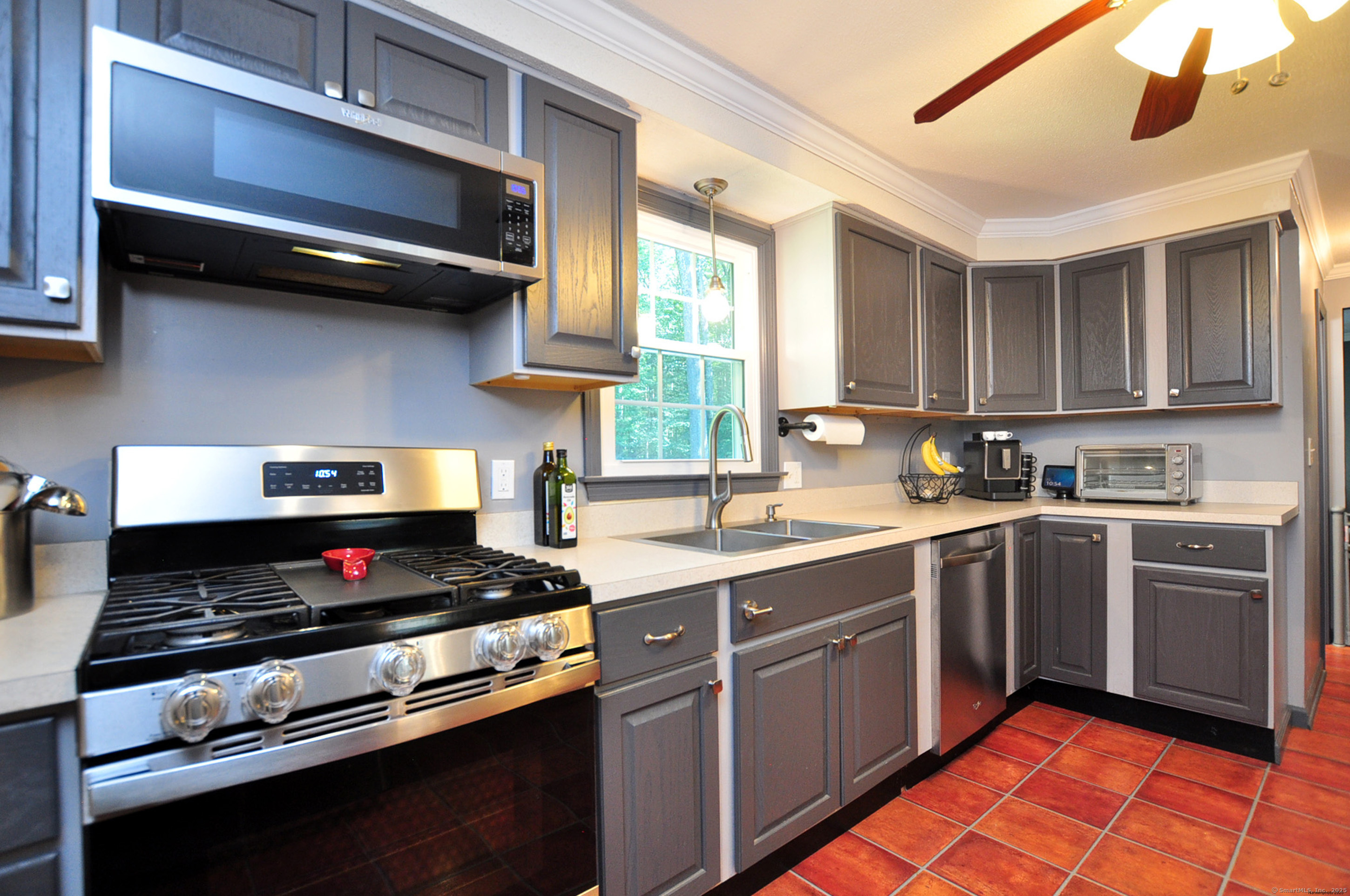 New Hartford, Connecticut 06057, United States, 4 Bedrooms Bedrooms, ,2 BathroomsBathrooms,Residential,Pending,205248