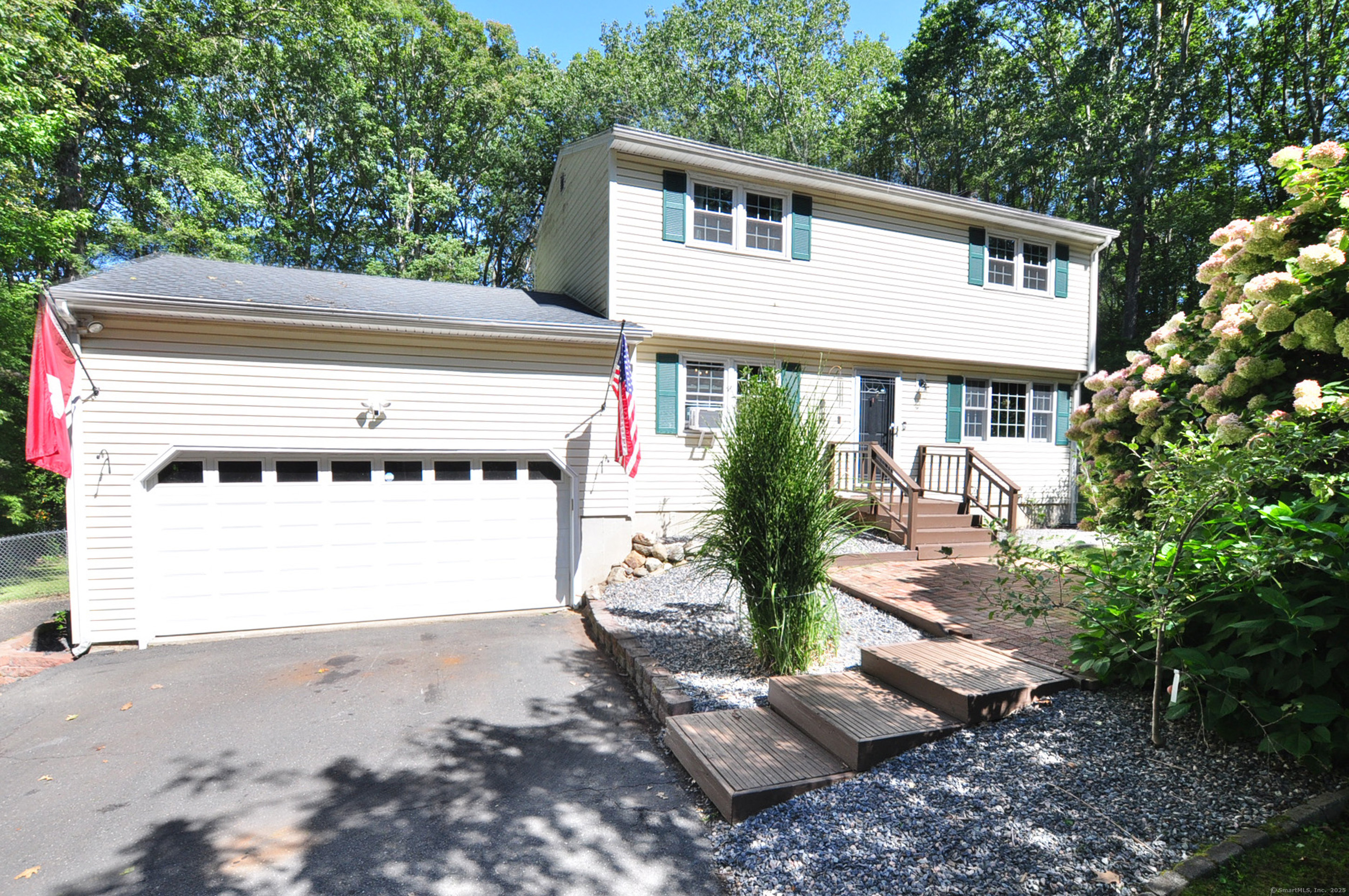 New Hartford, Connecticut 06057, United States, 4 Bedrooms Bedrooms, ,2 BathroomsBathrooms,Residential,Pending,205248