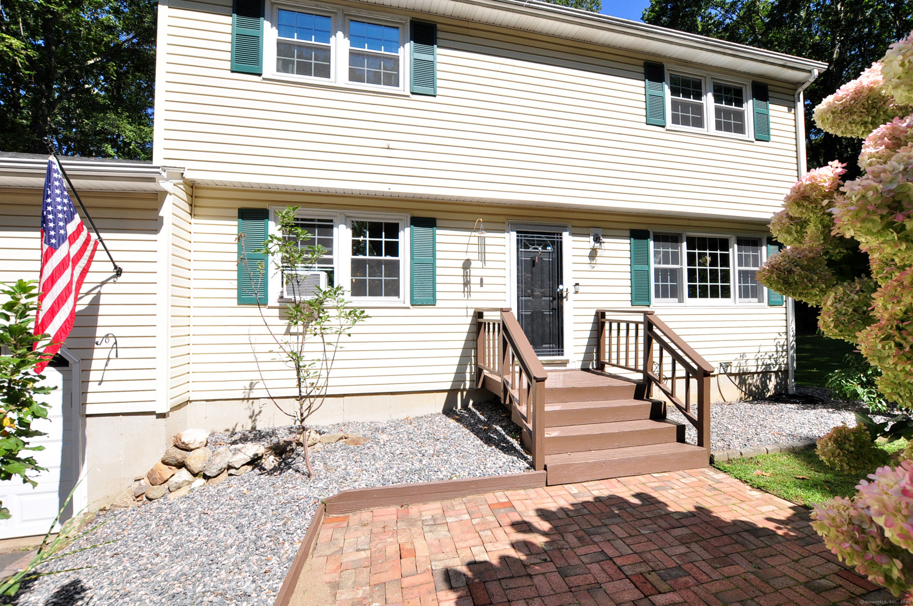 New Hartford, Connecticut 06057, United States, 4 Bedrooms Bedrooms, ,2 BathroomsBathrooms,Residential,Pending,205248