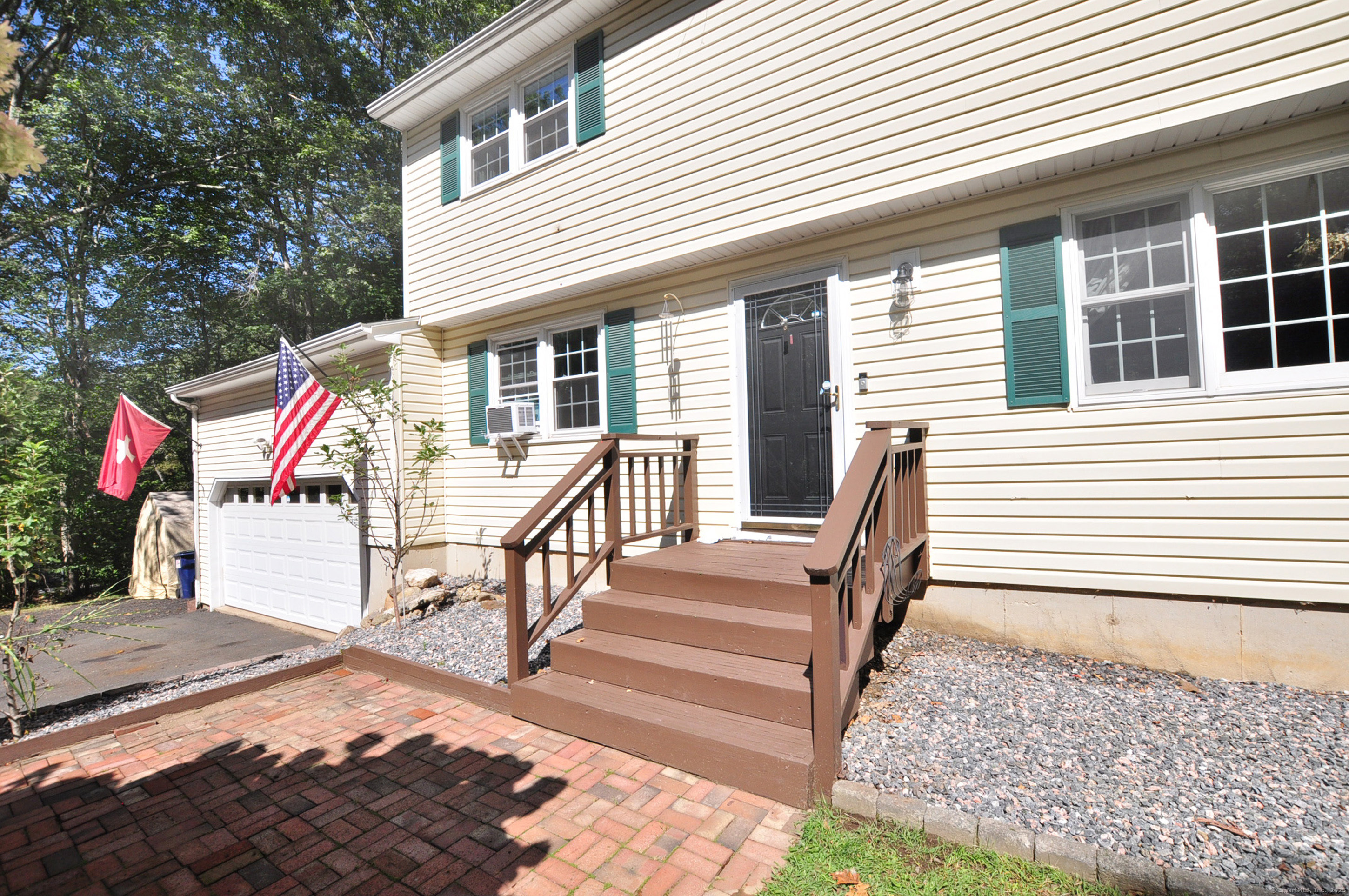 New Hartford, Connecticut 06057, United States, 4 Bedrooms Bedrooms, ,2 BathroomsBathrooms,Residential,Pending,205248