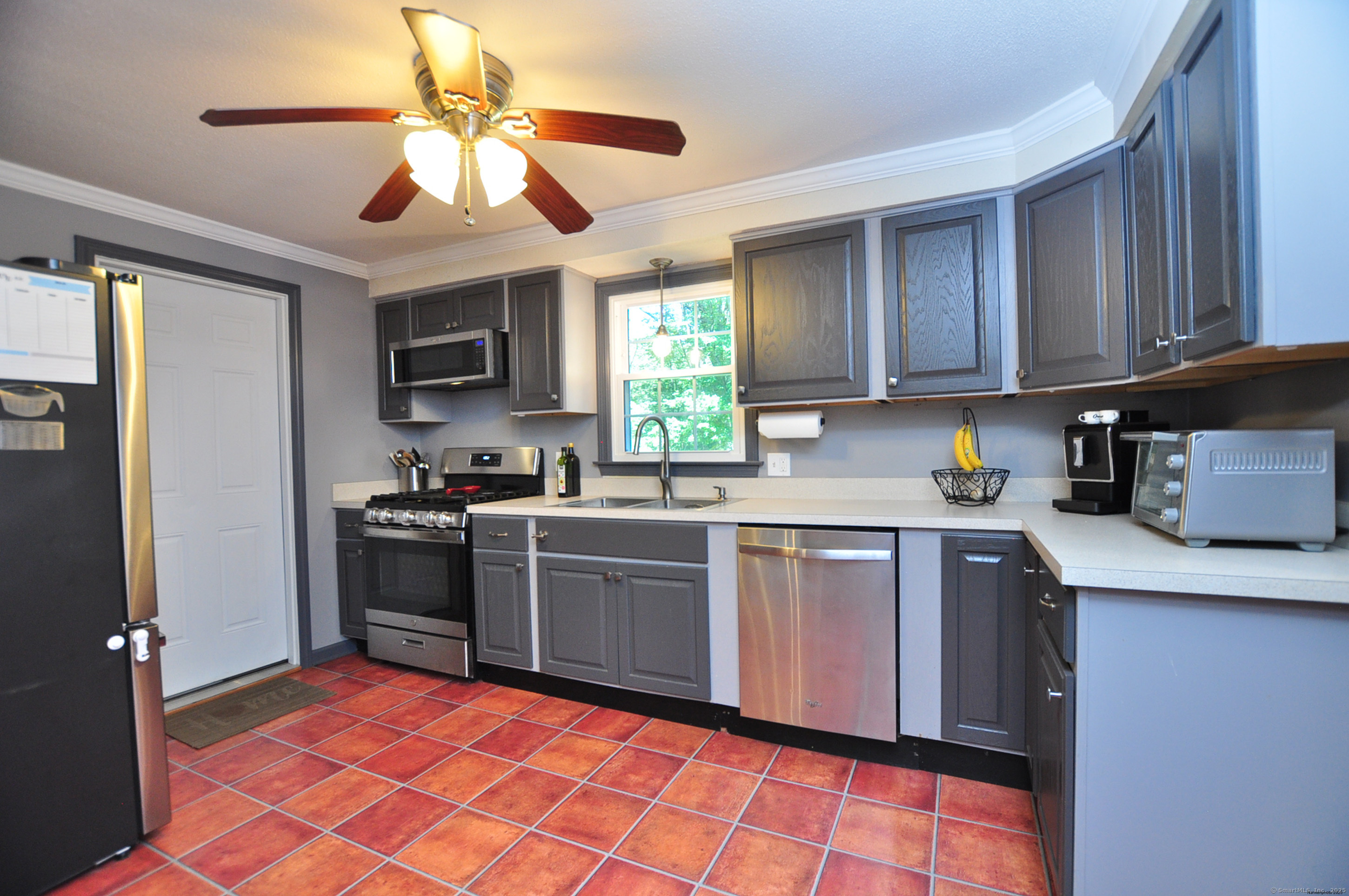 New Hartford, Connecticut 06057, United States, 4 Bedrooms Bedrooms, ,2 BathroomsBathrooms,Residential,Pending,205248