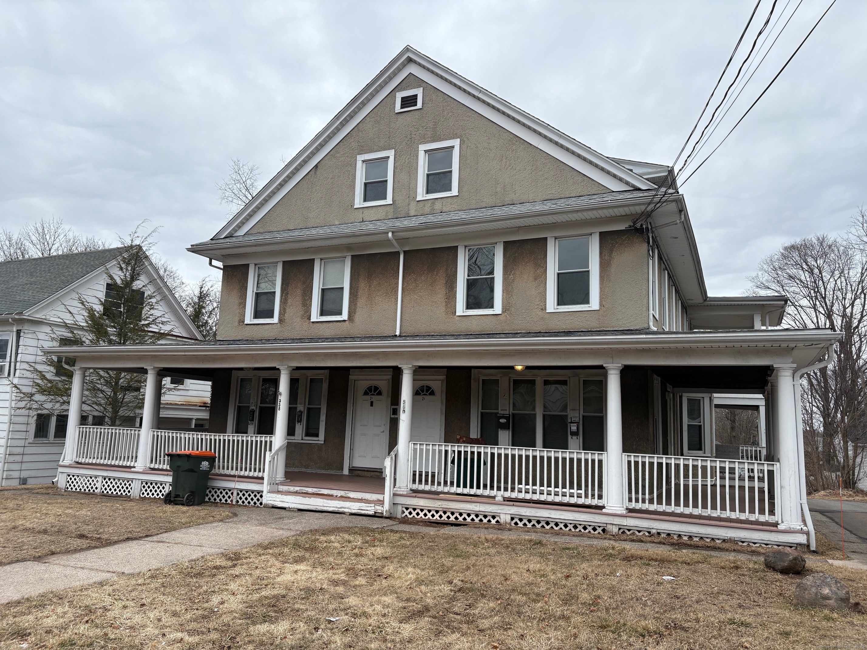 E Main Street 2E, Meriden, Connecticut - 3 Bedrooms  
2 Bathrooms  
6 Rooms - 