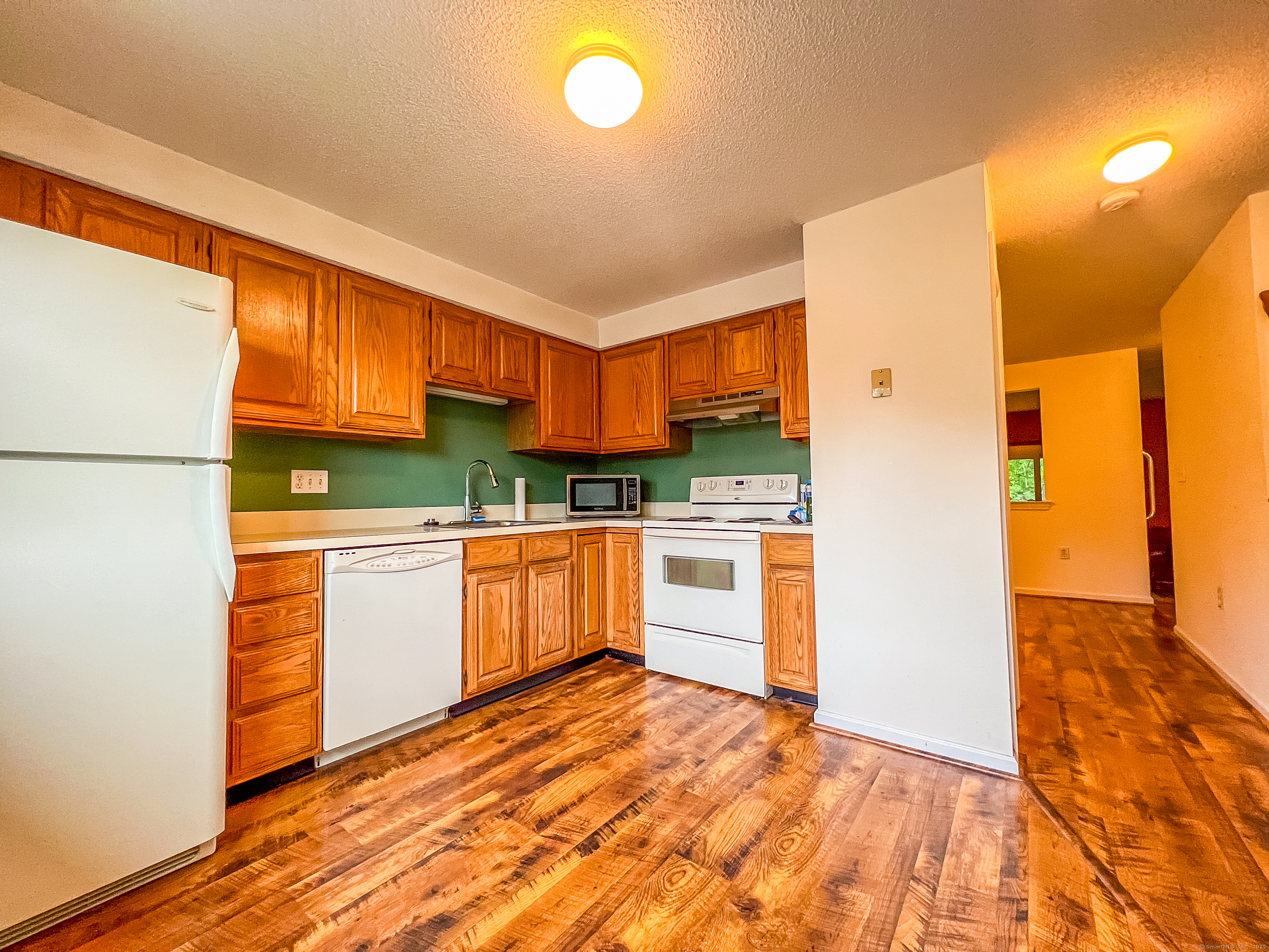 1516 E Main Street #APT 18, Meriden, Connecticut image 2