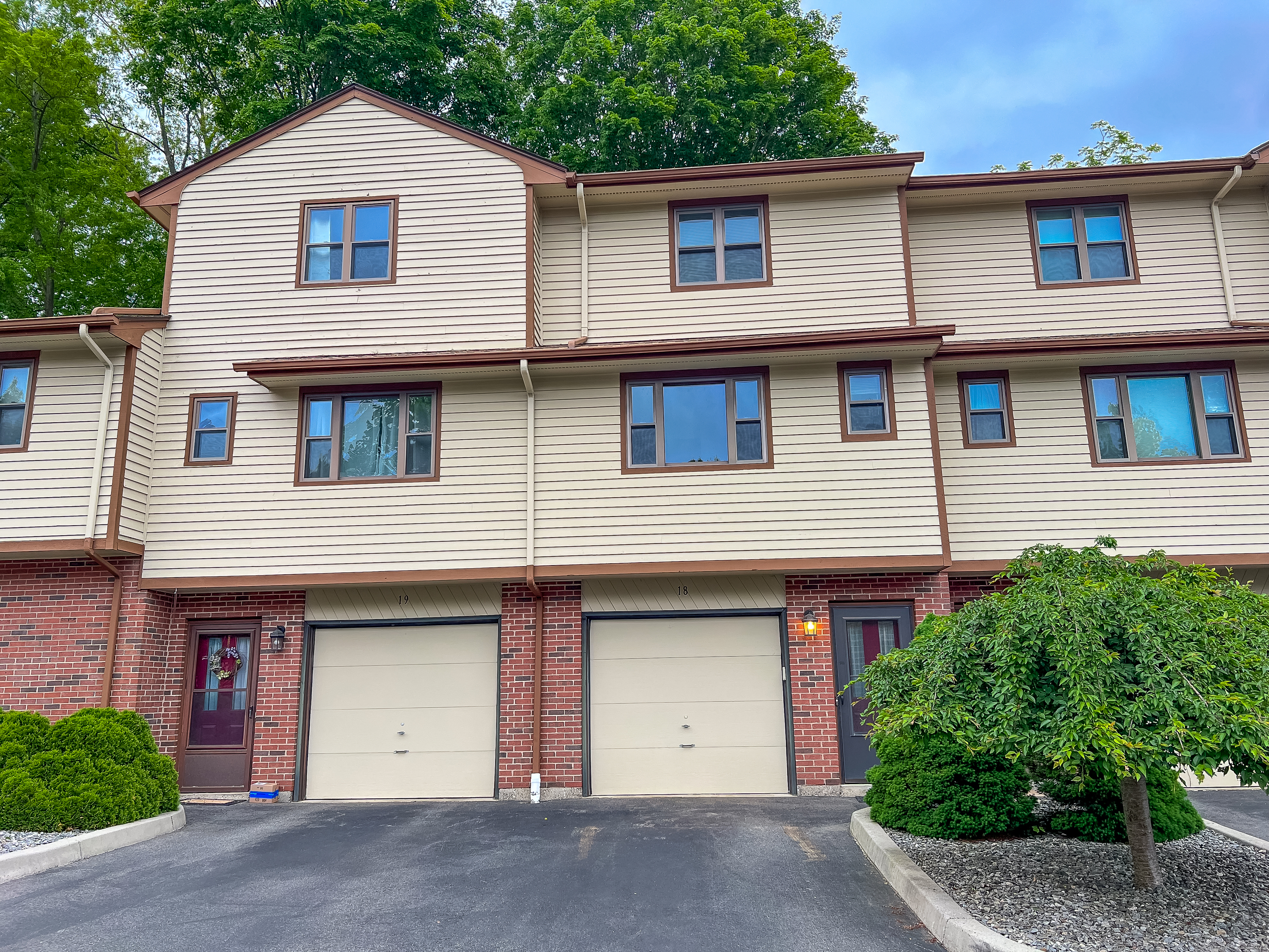 Property for Sale at E Main Street Apt 18, Meriden, Connecticut - Bedrooms: 2 
Bathrooms: 2 
Rooms: 4  - $264,900