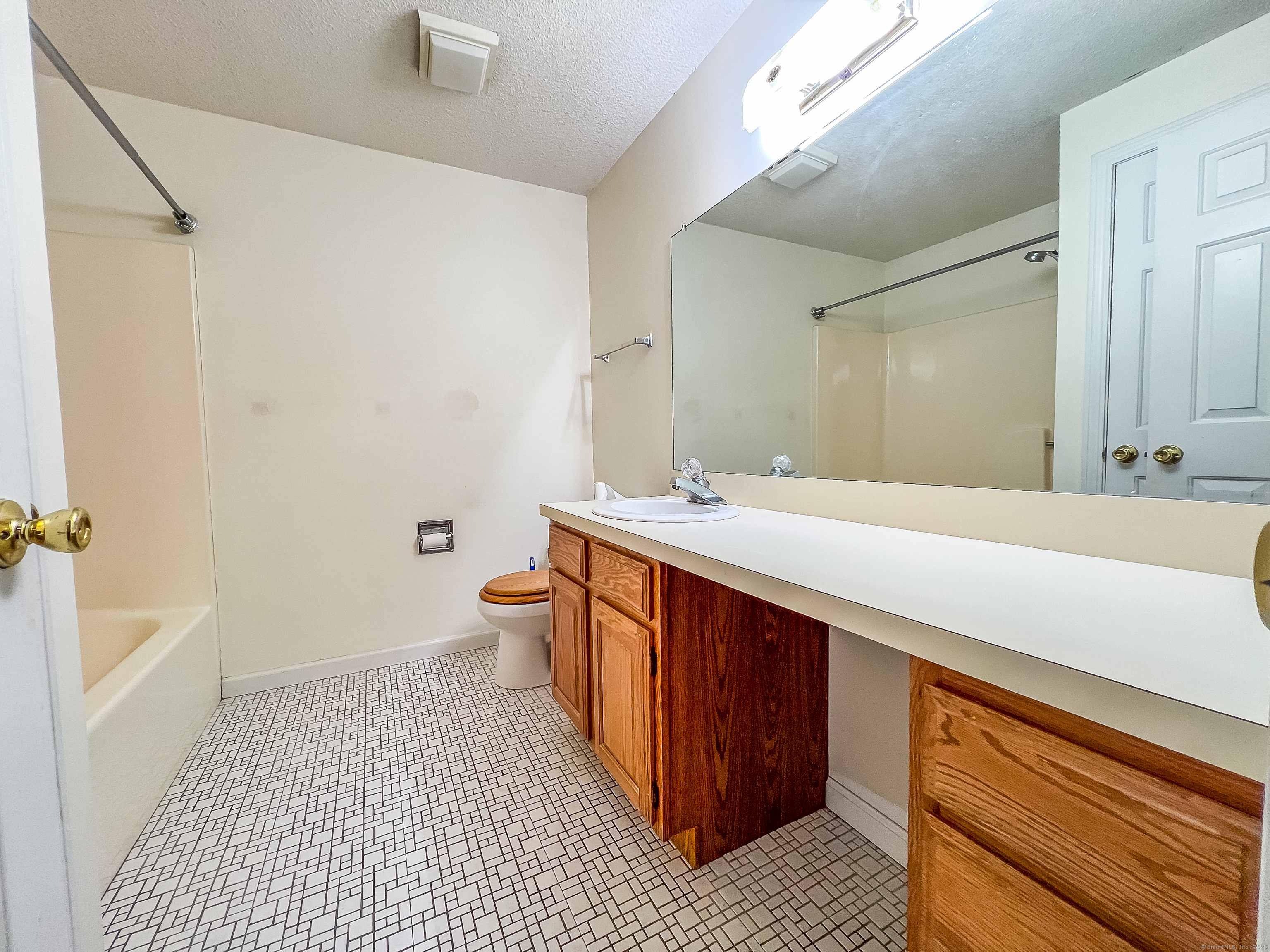 1516 E Main Street #APT 18, Meriden, Connecticut image 13