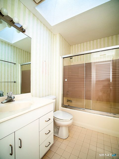 Tiny photo for 1414 Whitney Avenue #APT E3, Hamden, CT 06517 (MLS # 24157341)