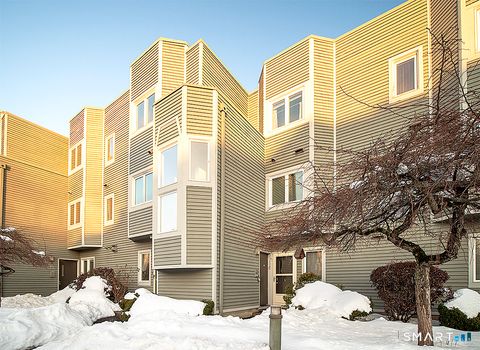 Photo of 1414 Whitney Avenue #APT E3, Hamden, CT 06517 (MLS # 24157341)