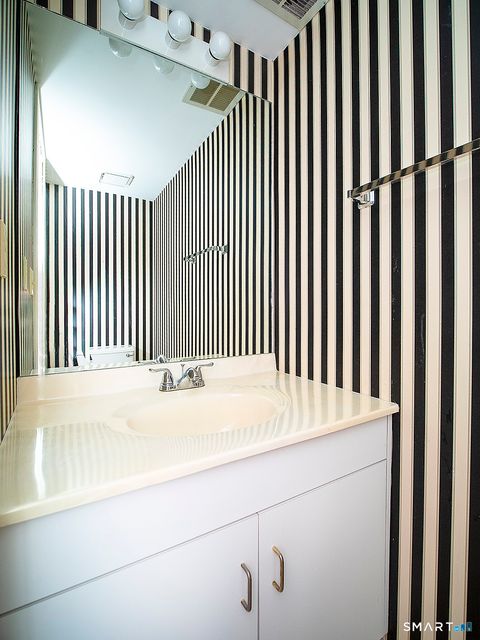 Tiny photo for 1414 Whitney Avenue #APT E3, Hamden, CT 06517 (MLS # 24157341)