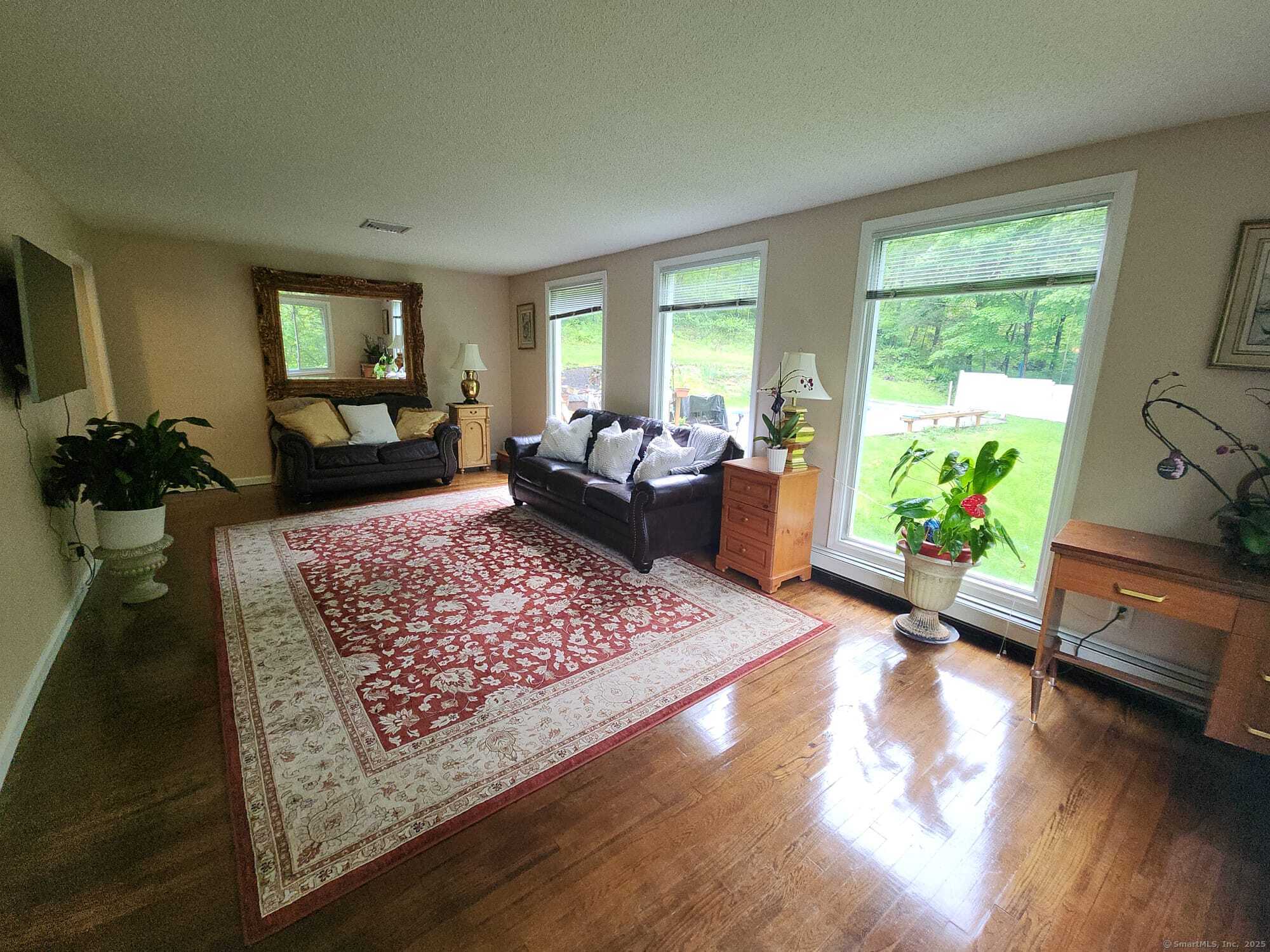 8 Glenview Drive