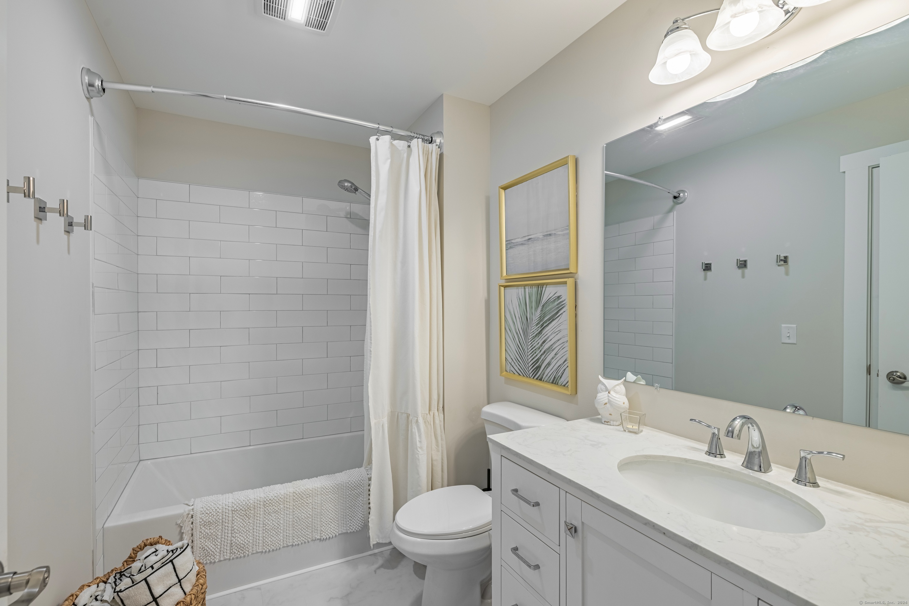 East Lyme, Connecticut 06357, United States, 3 Bedrooms Bedrooms, ,3 BathroomsBathrooms,Residential,Active,242707