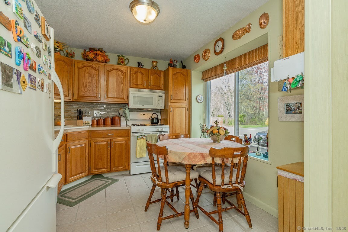 43 Robin Brook Drive #43, Newington, Connecticut image 6