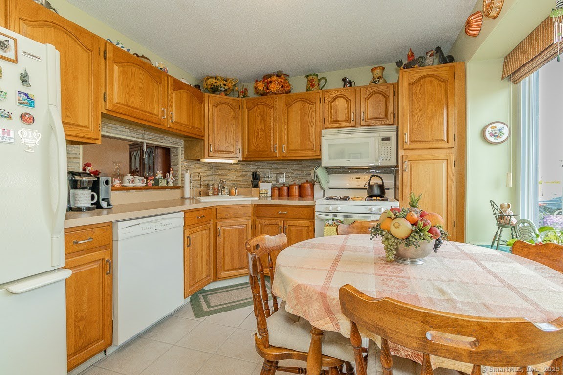 43 Robin Brook Drive #43, Newington, Connecticut image 3