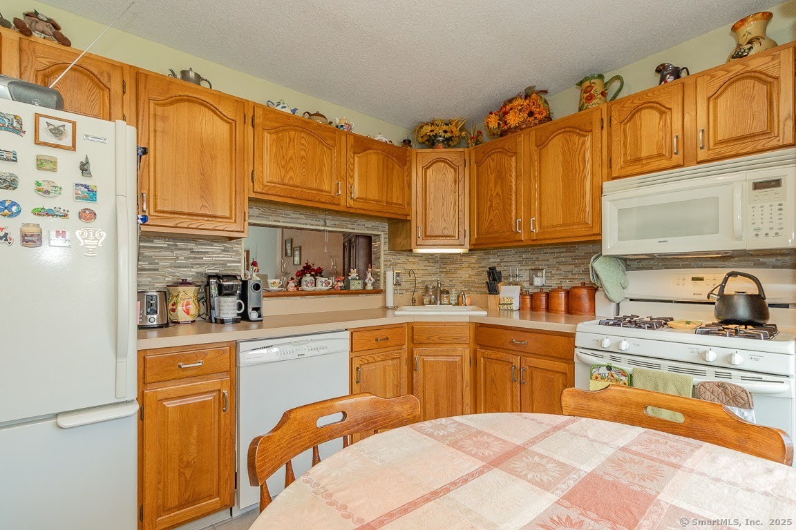 43 Robin Brook Drive #43, Newington, Connecticut image 5