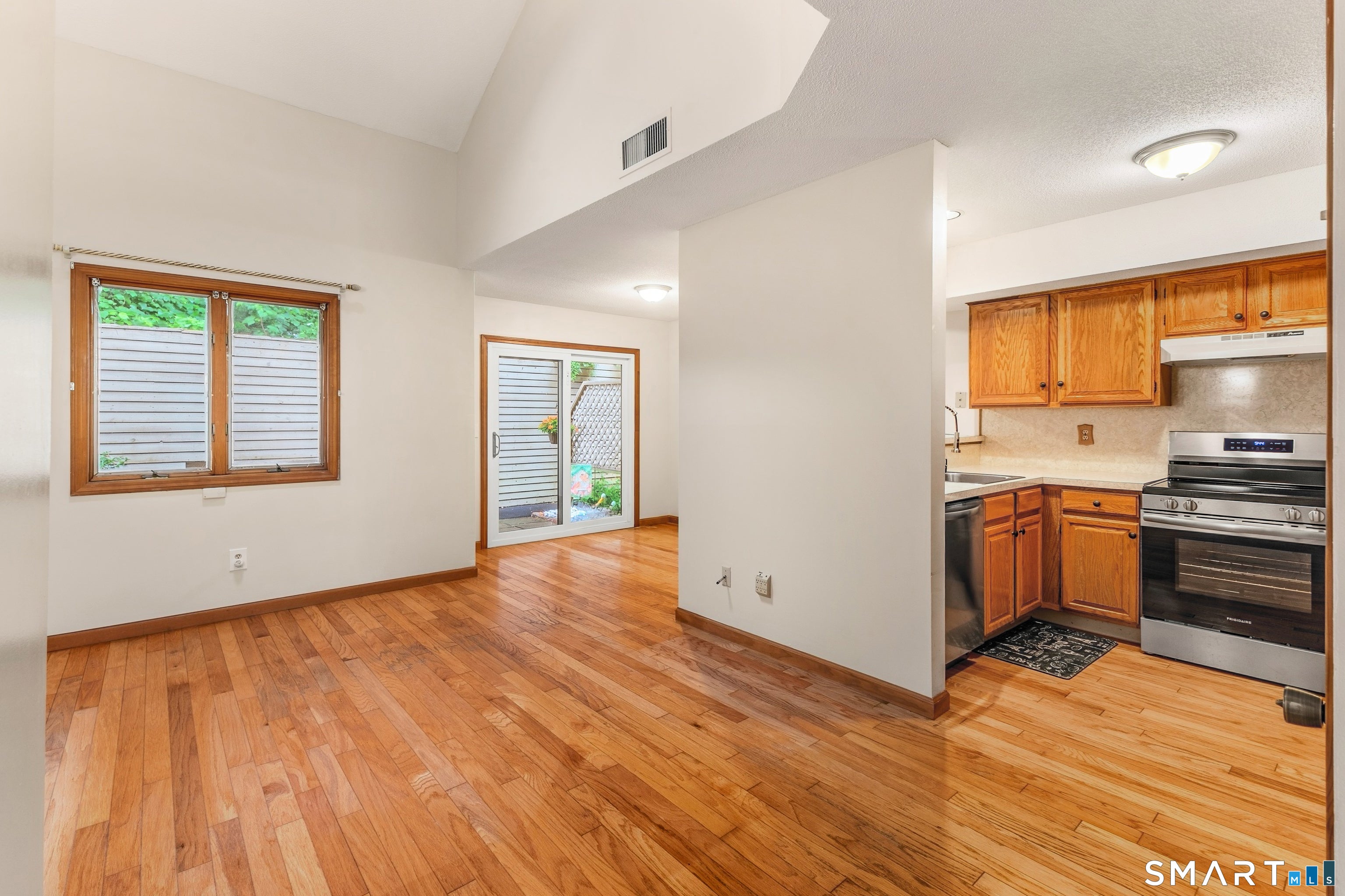 489 Wolcott Street 10