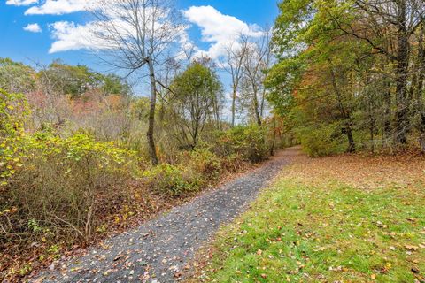 Tiny photo for 2 Highland Square #2, Avon, CT 06001 (MLS # 24133853)