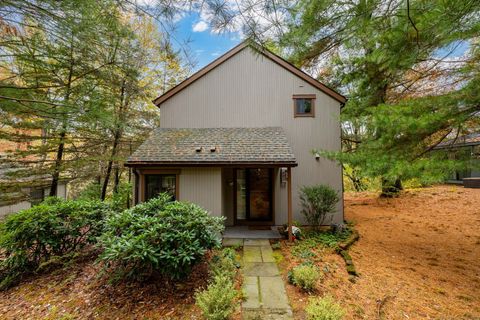 Tiny photo for 2 Highland Square #2, Avon, CT 06001 (MLS # 24133853)