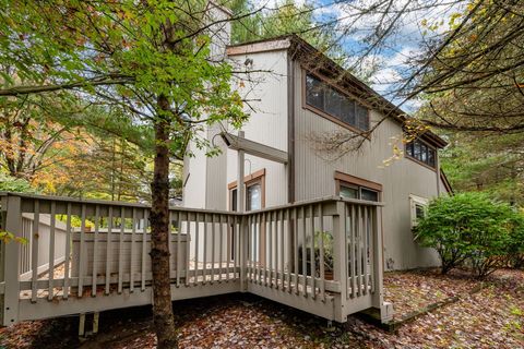 Tiny photo for 2 Highland Square #2, Avon, CT 06001 (MLS # 24133853)