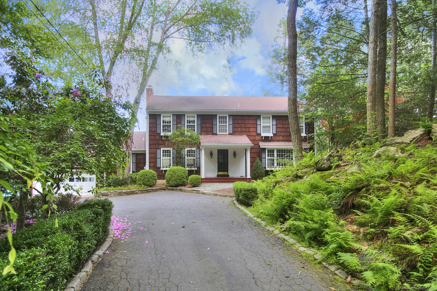 Davis Hill Road, Weston, Connecticut - 4 Bedrooms  
3 Bathrooms  
10 Rooms - 