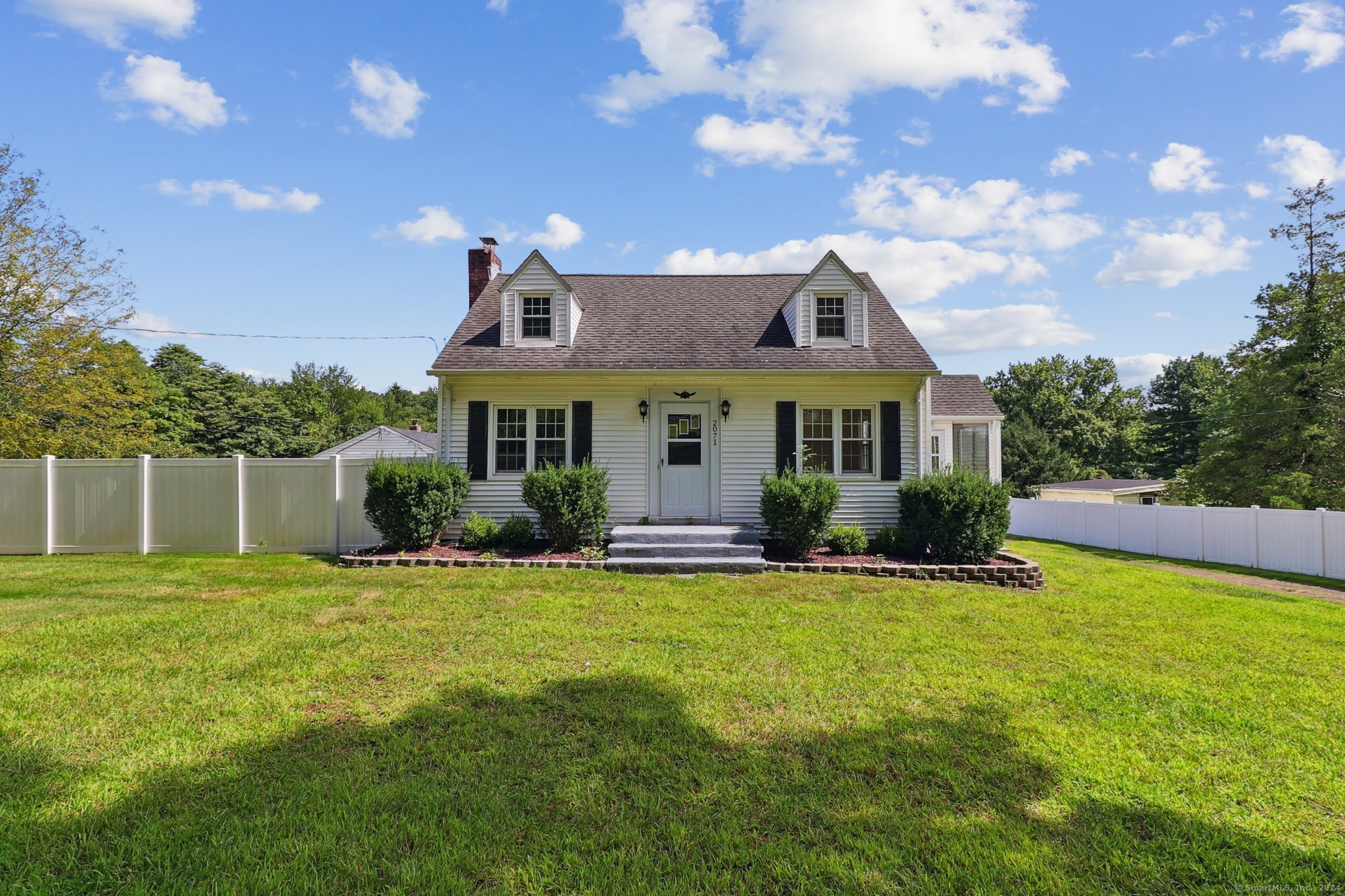 2071 Middletown Avenue, North Branford, Connecticut - 3 Bedrooms  
3 Bathrooms  
8 Rooms - 