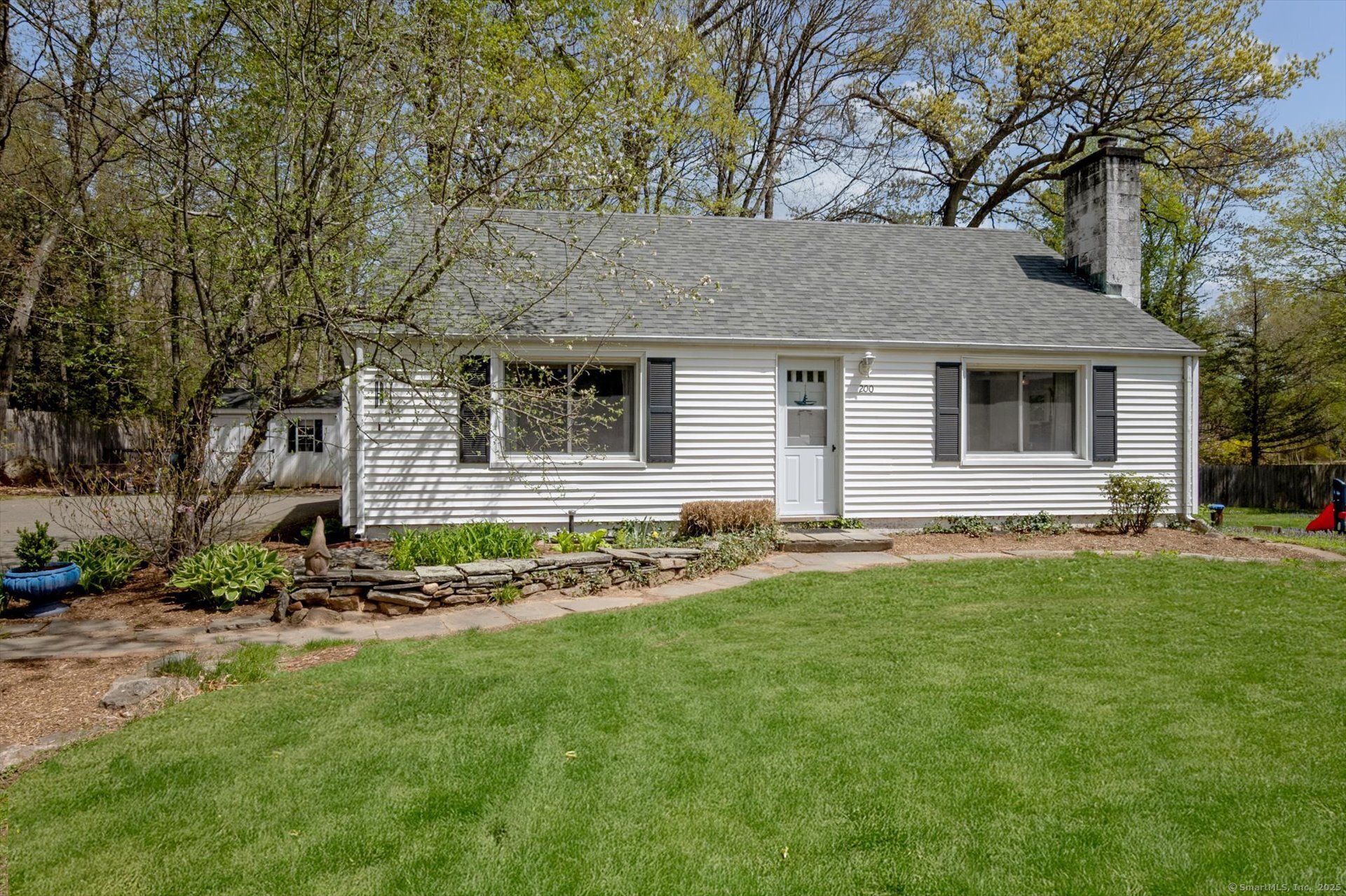 Property for Sale at W Mountain Road, Simsbury, Connecticut - Bedrooms: 3 
Bathrooms: 1 
Rooms: 6  - $289,000