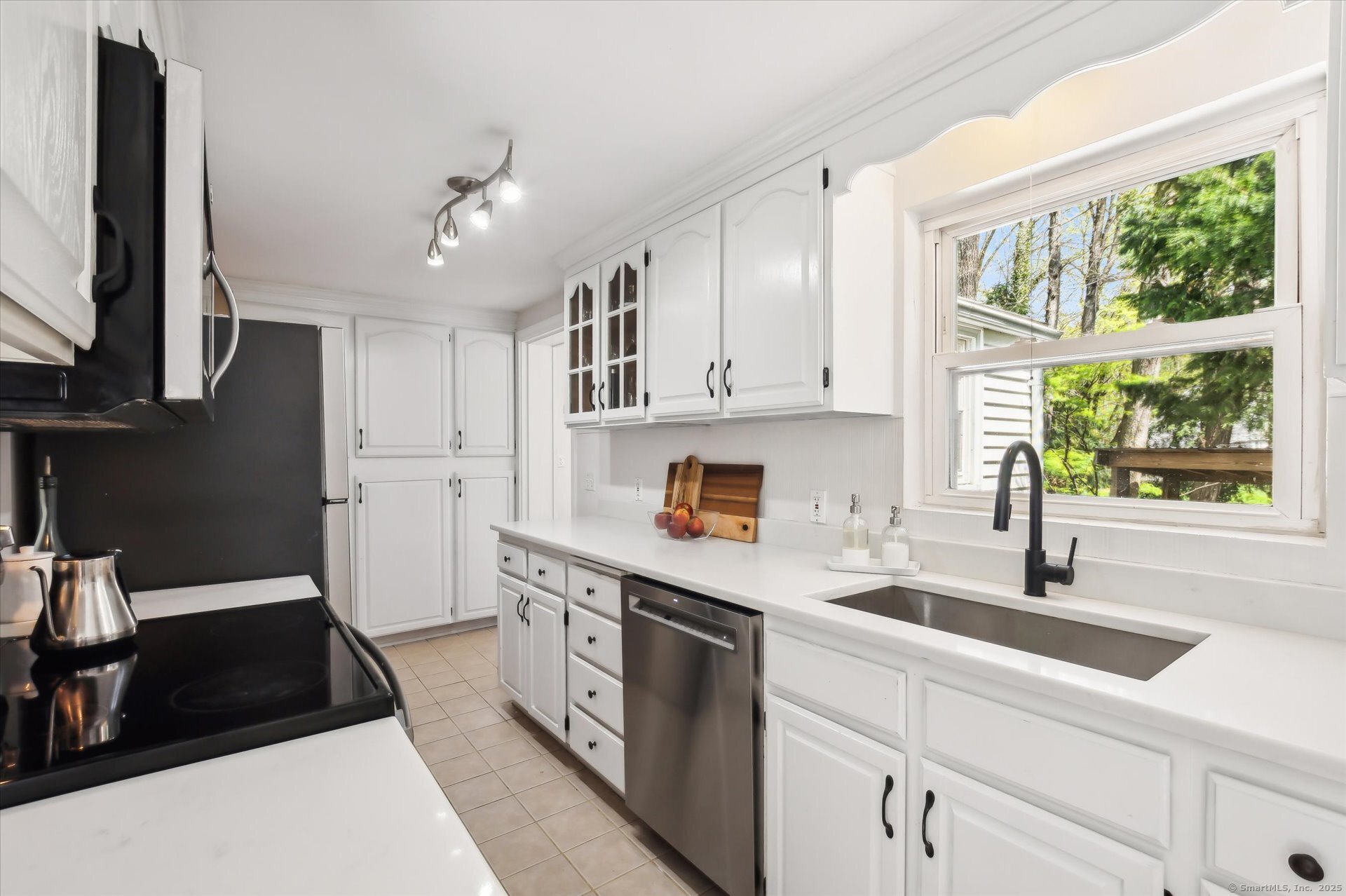 200 W Mountain Road, Simsbury, Connecticut image 10