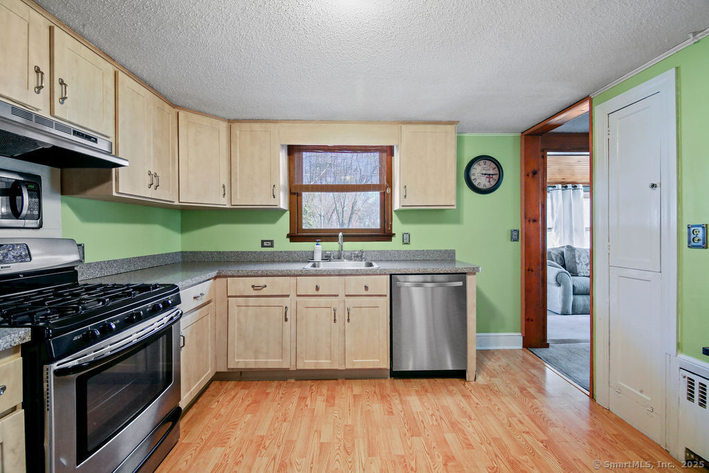 594 S Quaker Lane, West Hartford, Connecticut image 3